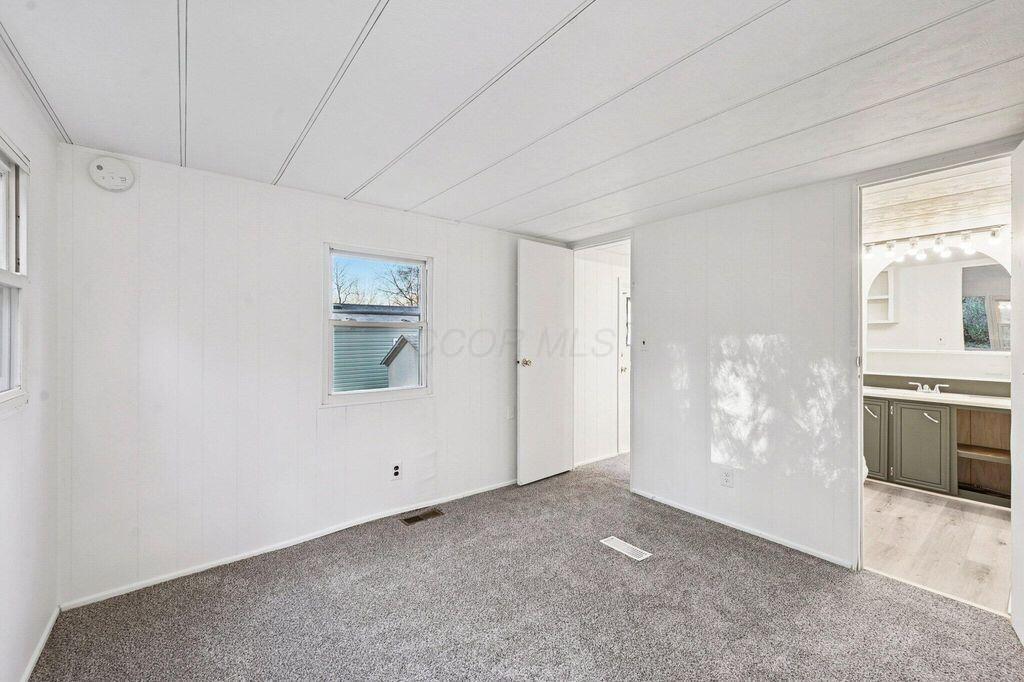 99 Hampton Ln Property Photo 17