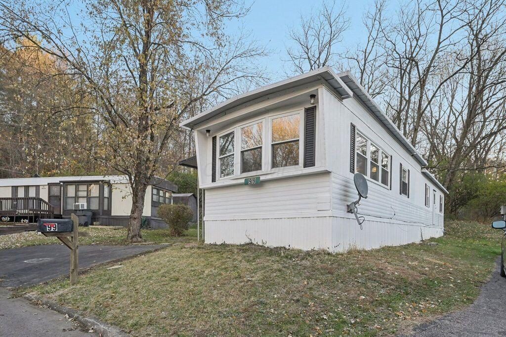 99 Hampton Ln Property Photo 21
