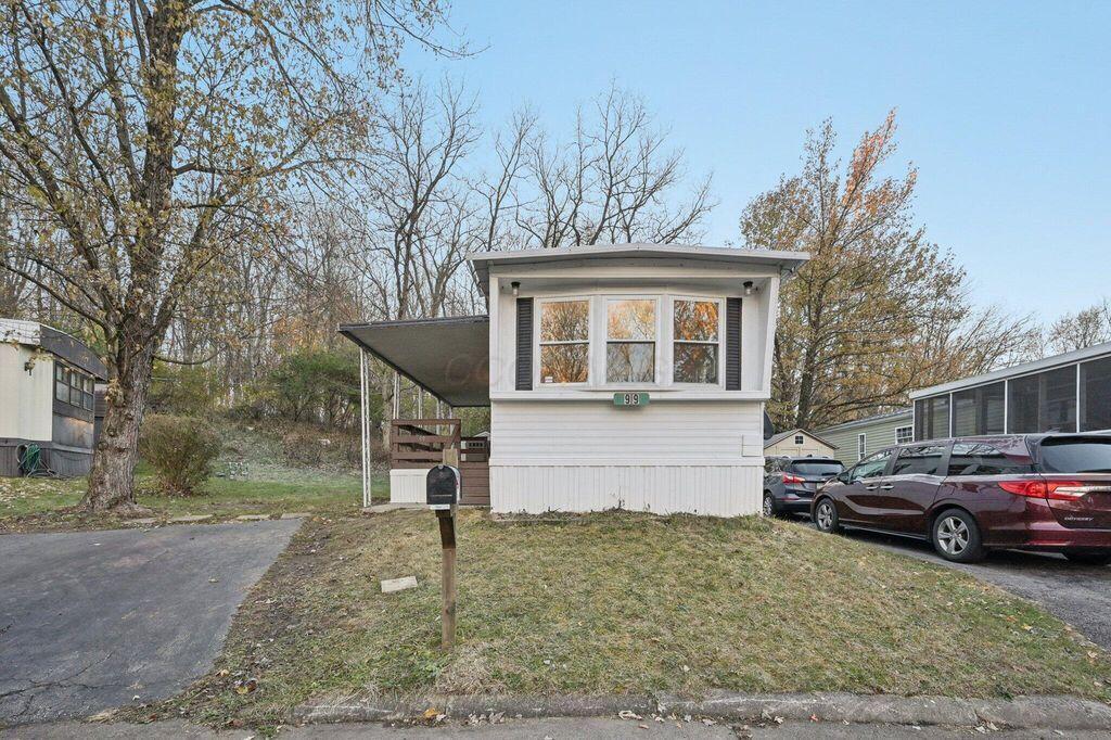 99 Hampton Ln Property Photo 22