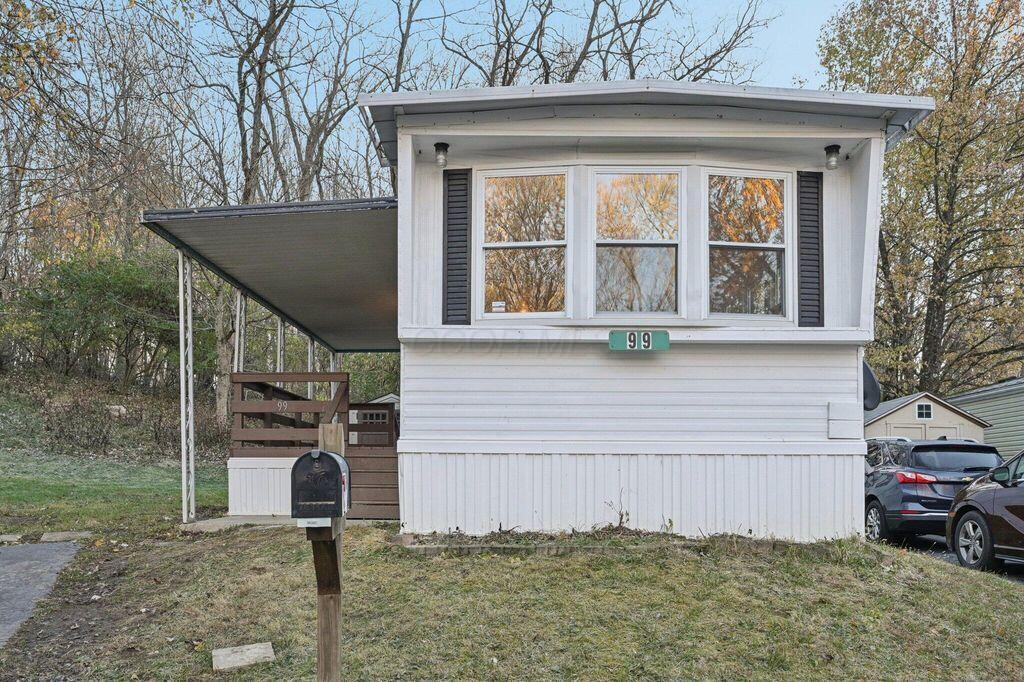 99 Hampton Ln Property Photo 23