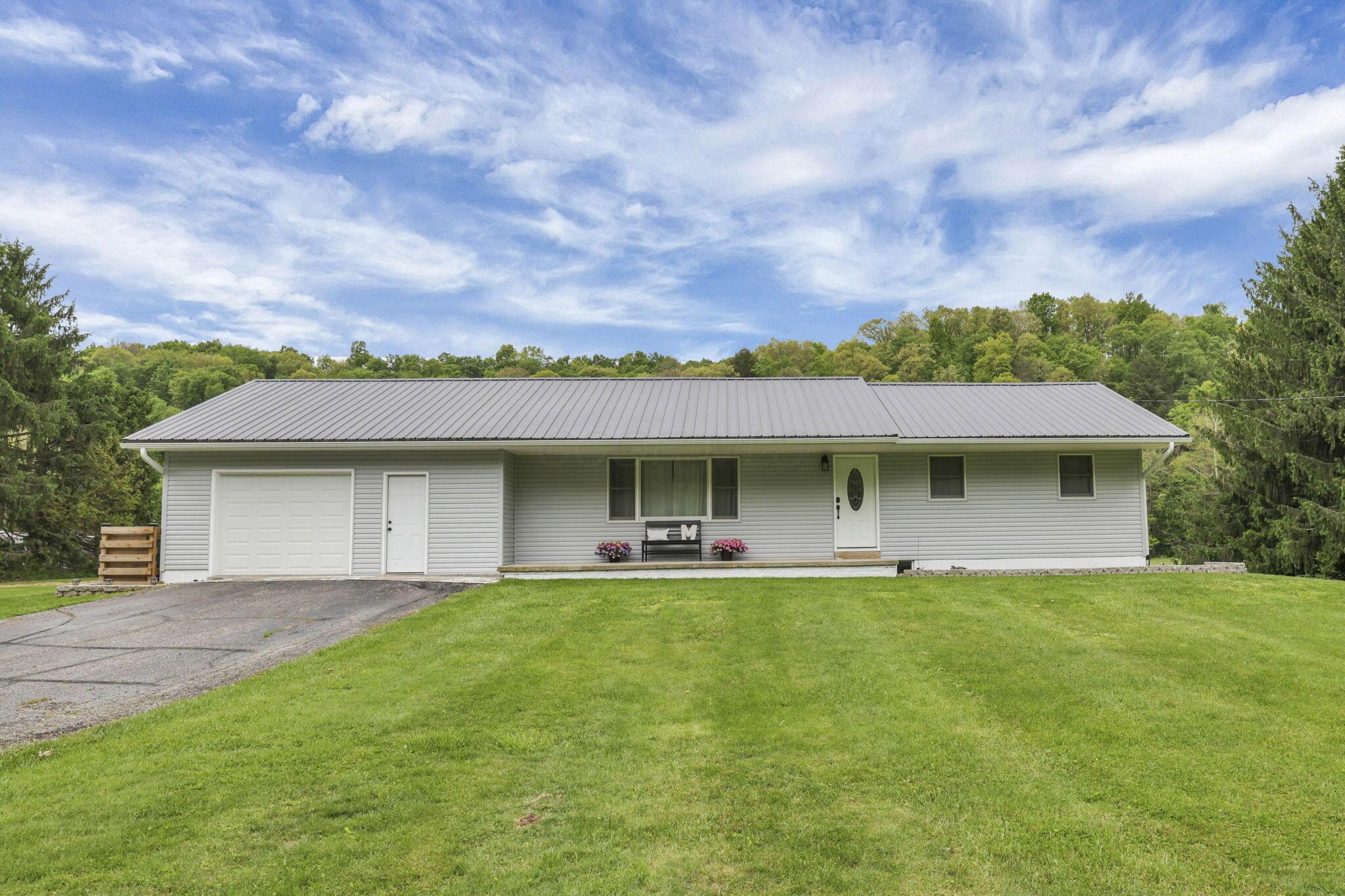 4377 Hickman Road Ne Property Photo 1