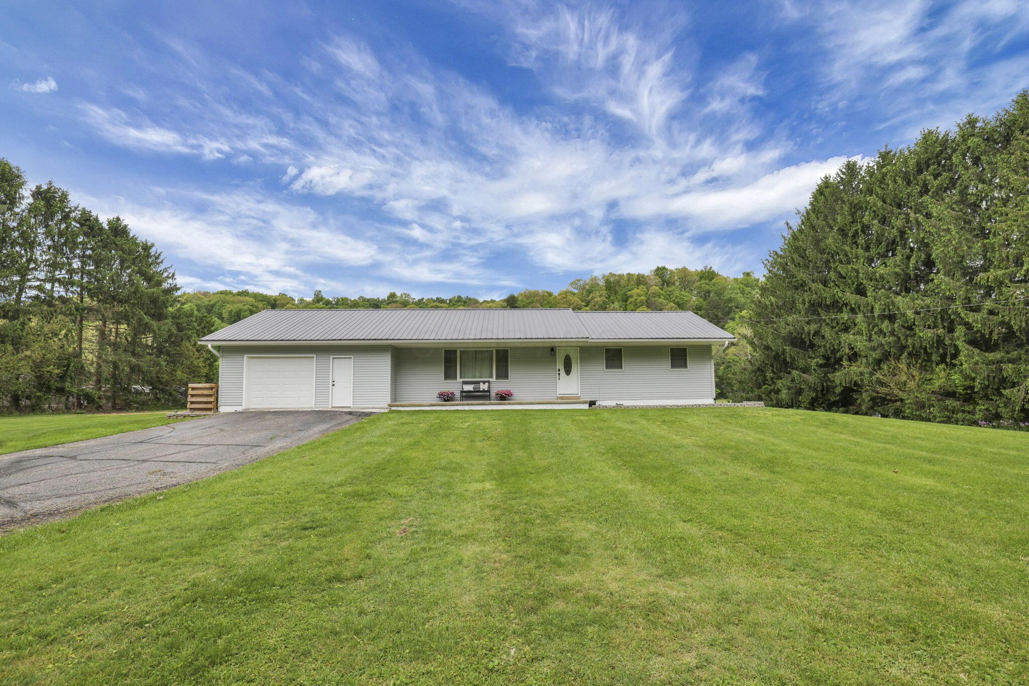 4377 Hickman Road Ne Property Photo 2