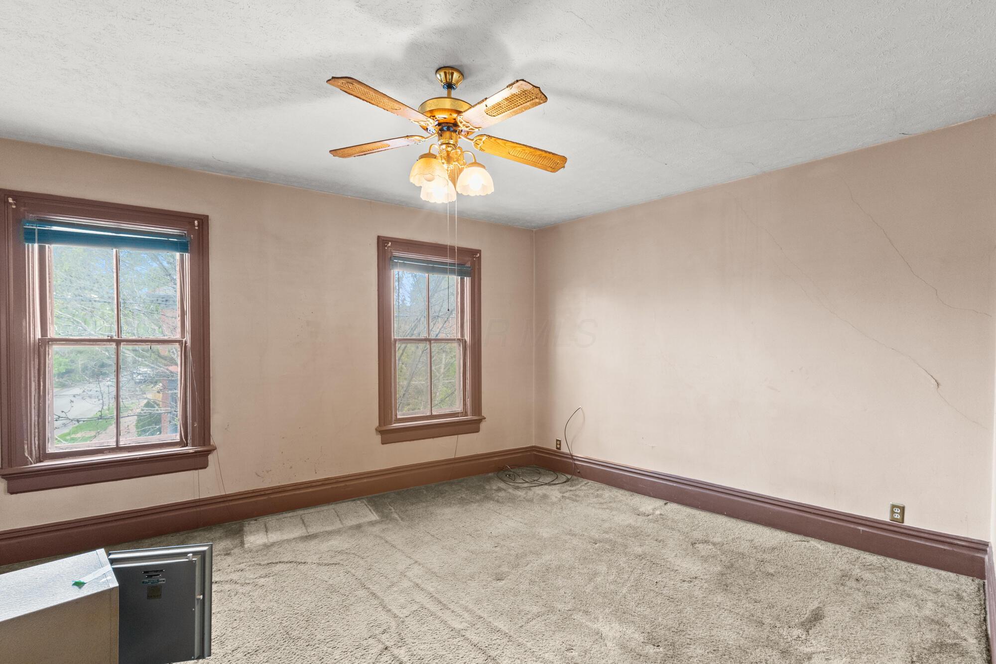 315 E Sycamore Street Property Photo 29