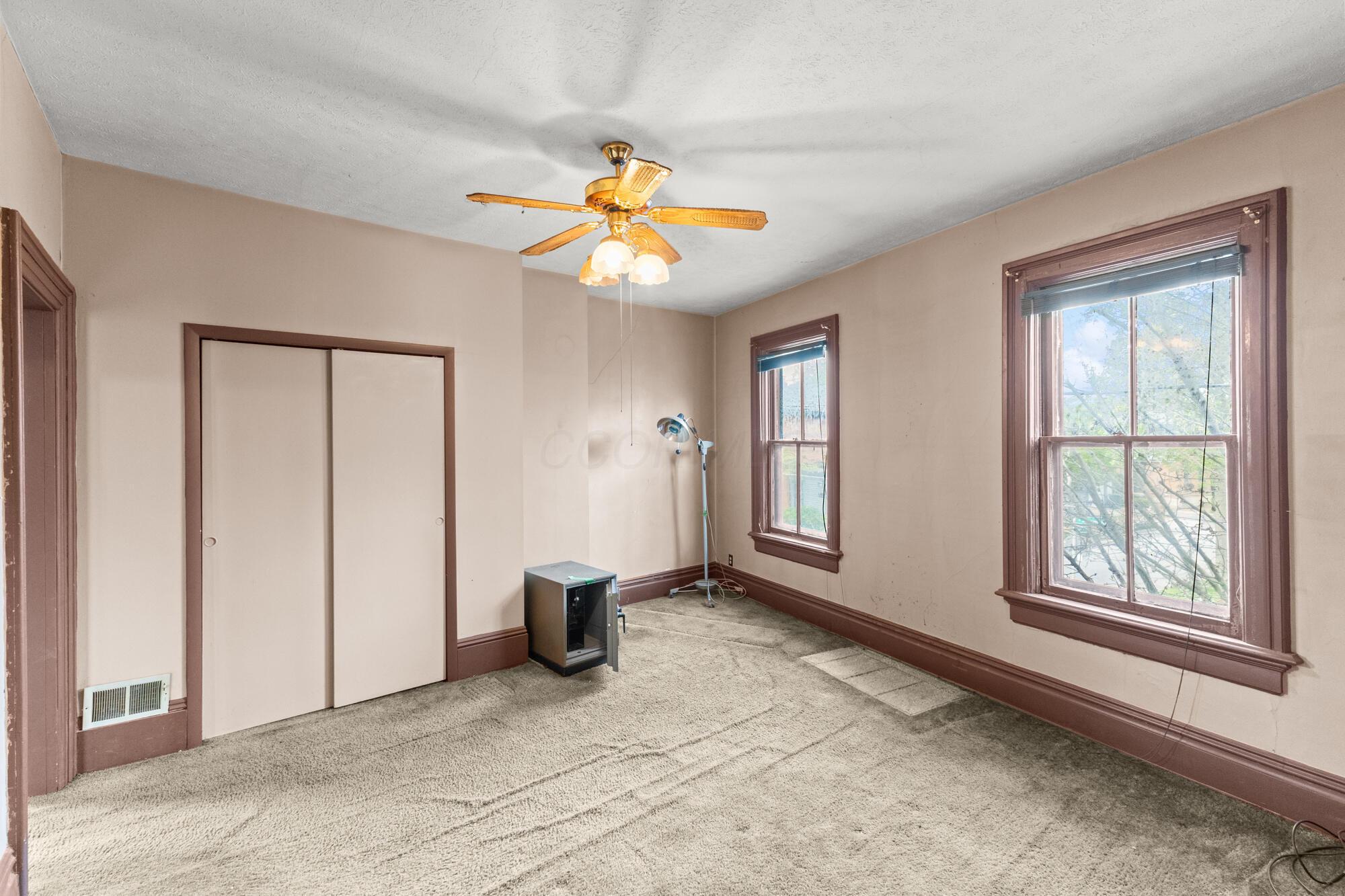 315 E Sycamore Street Property Photo 30