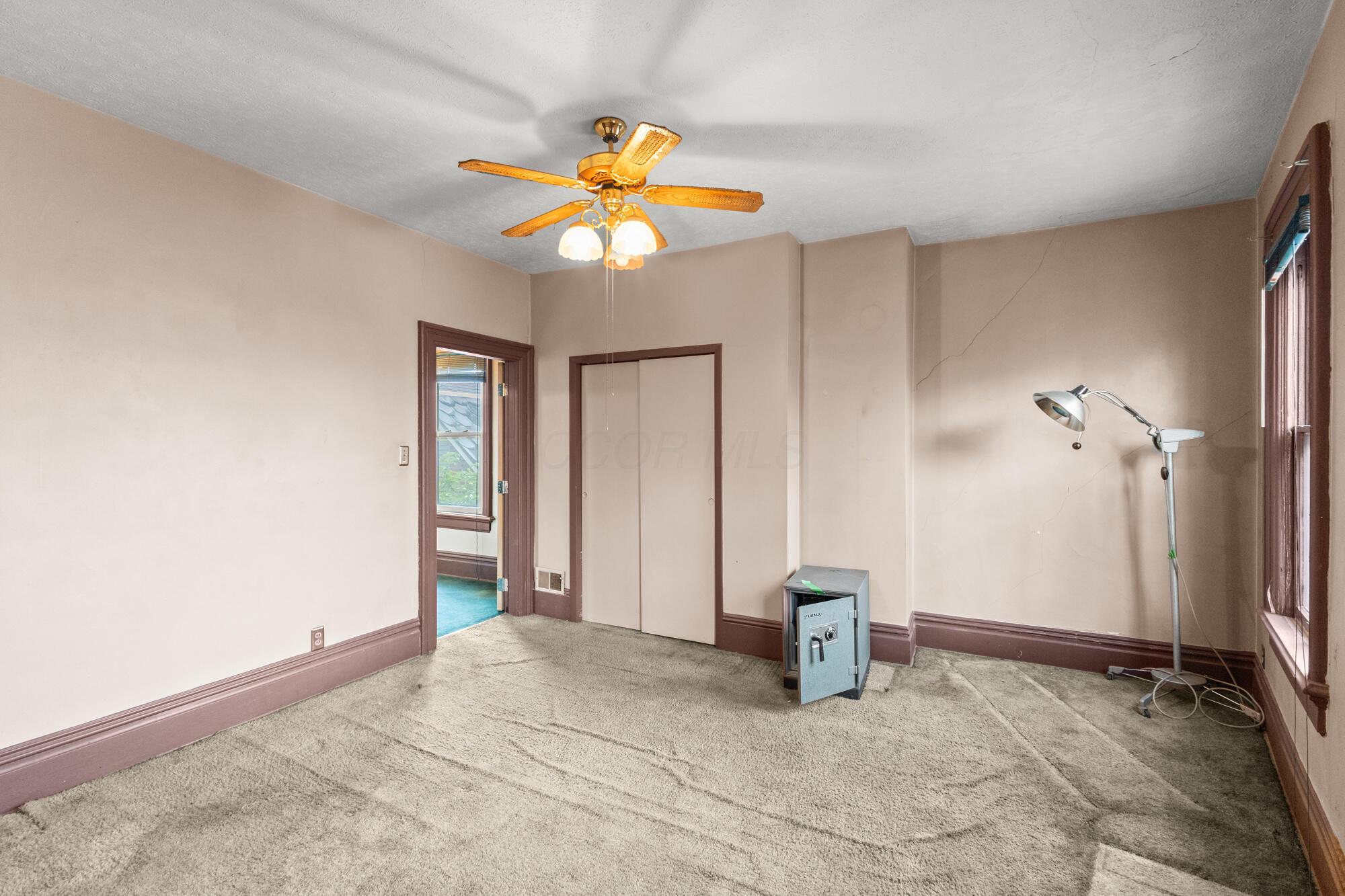 315 E Sycamore Street Property Photo 31