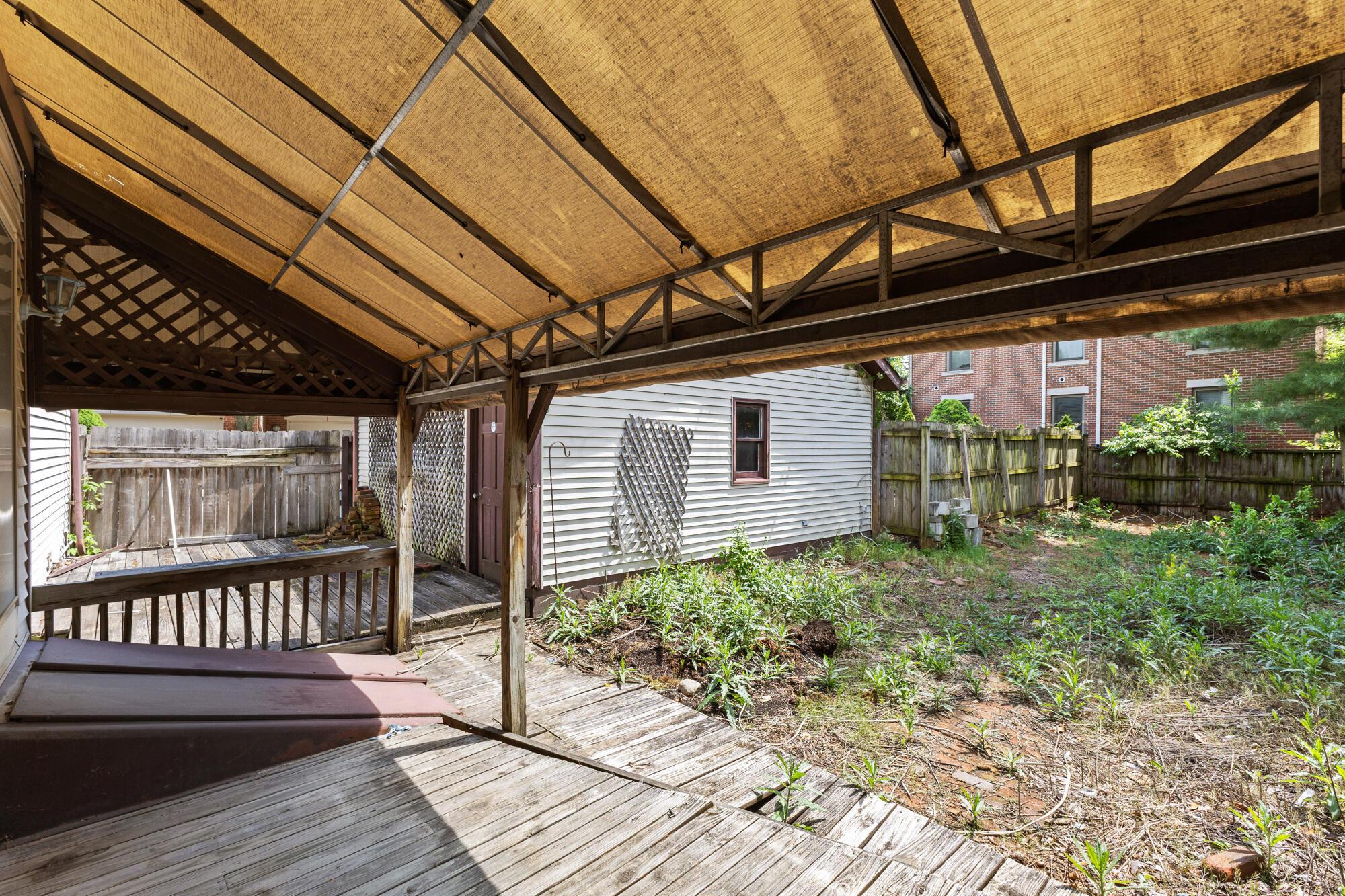 315 E Sycamore Street Property Photo 38