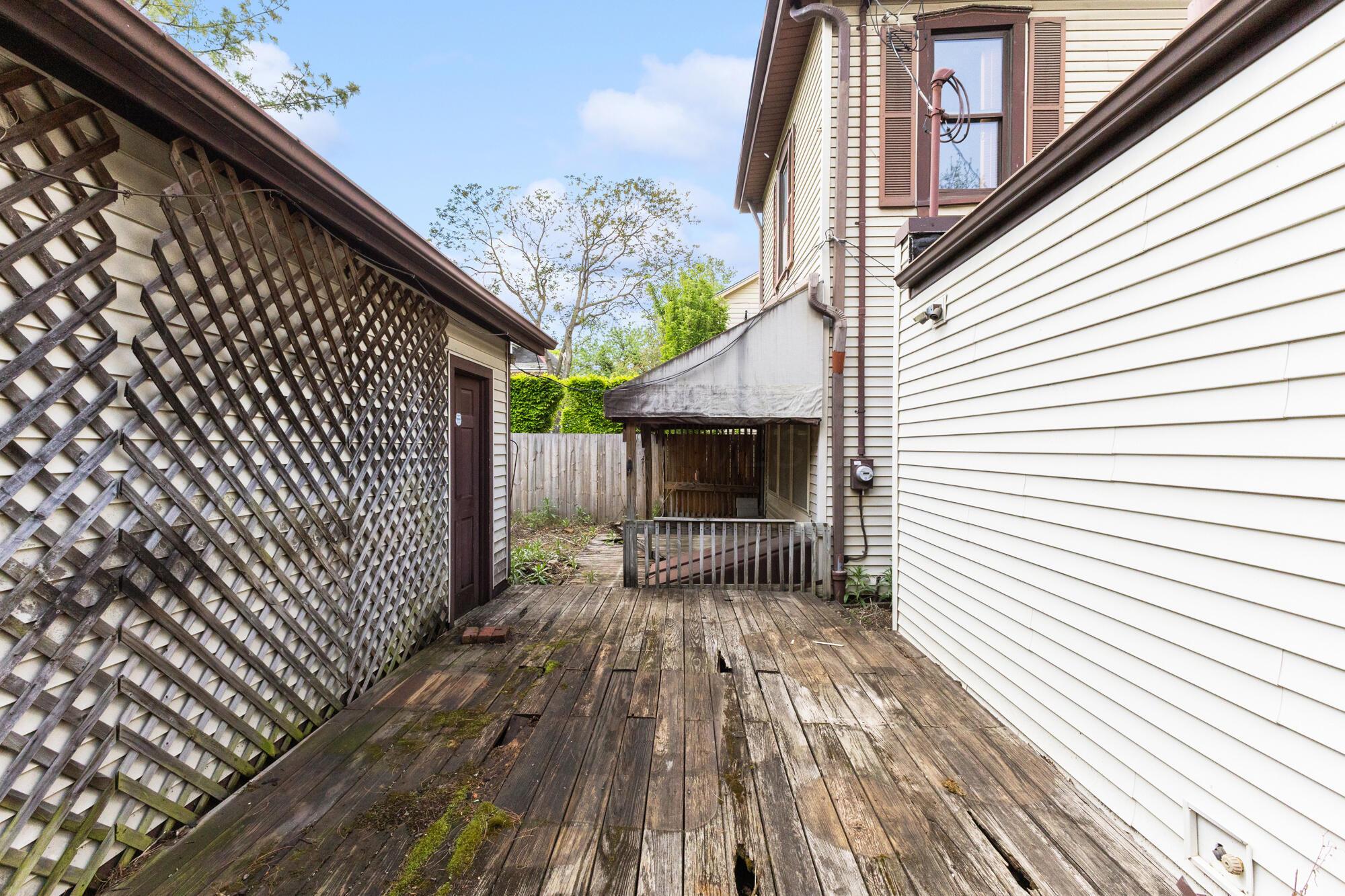 315 E Sycamore Street Property Photo 44