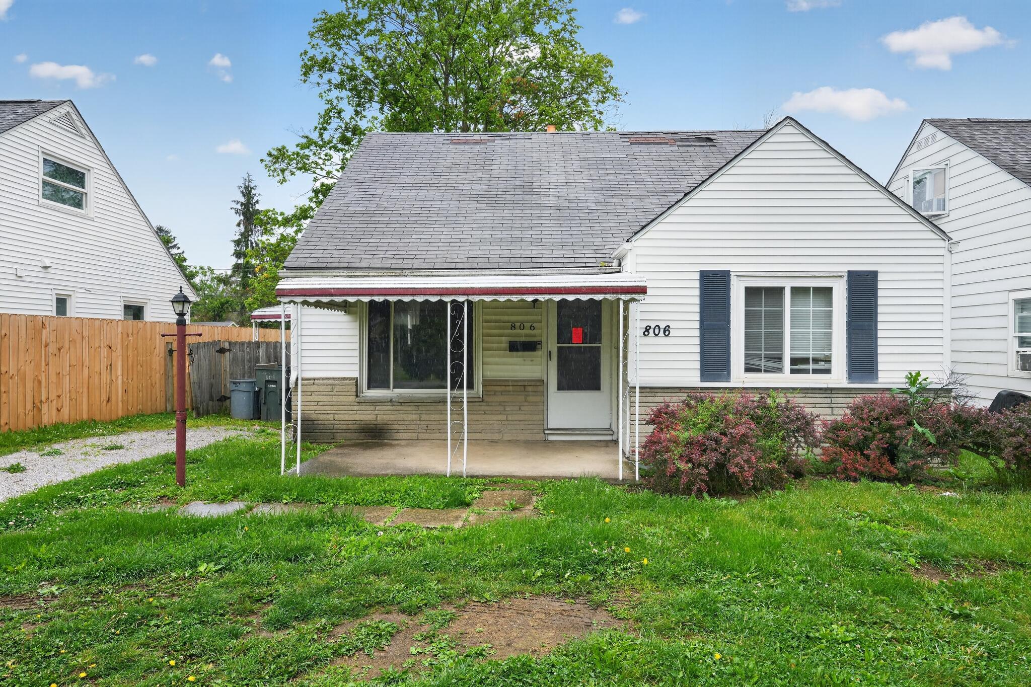 806 S Hampton Road Property Photo 1
