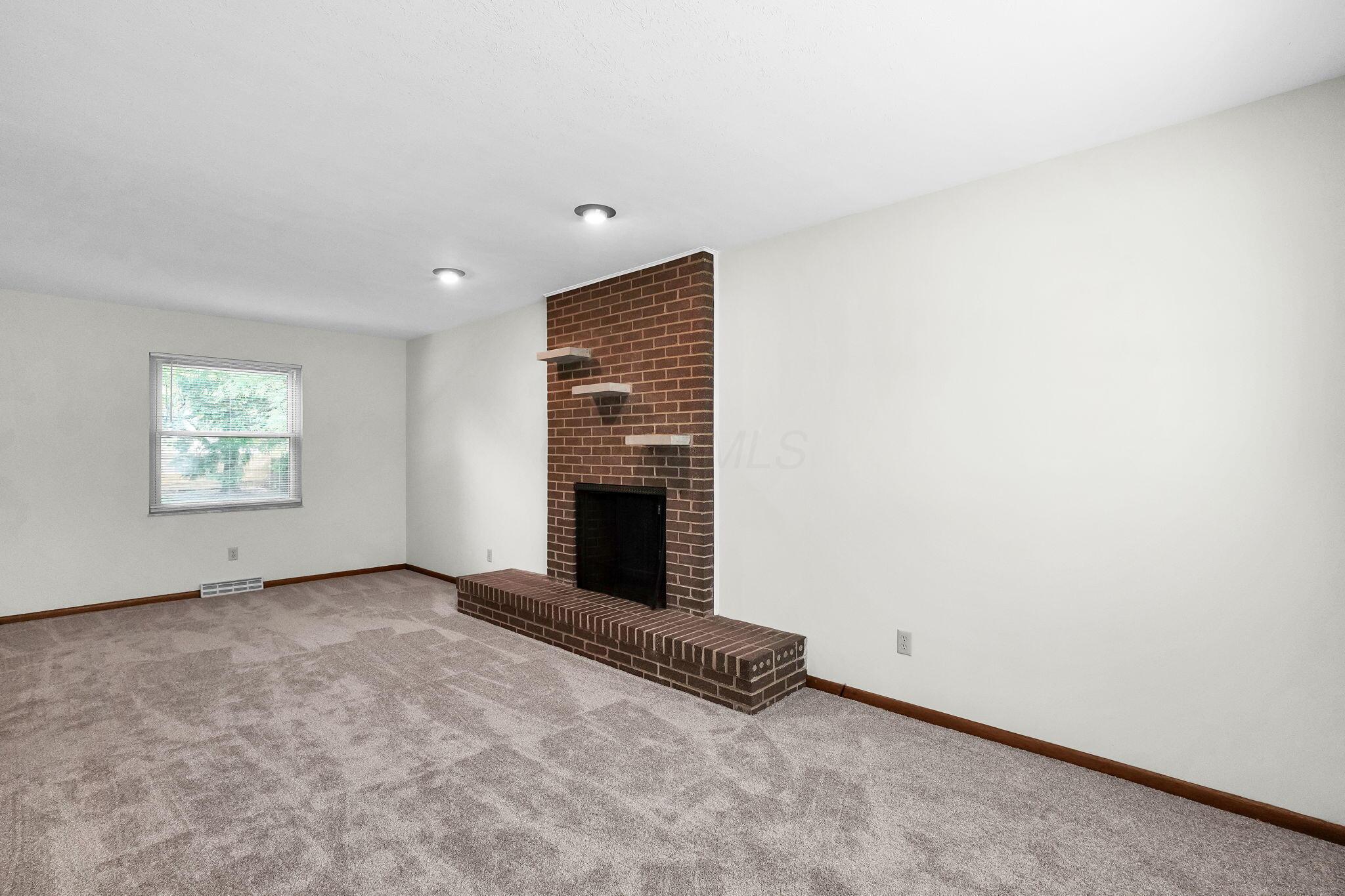 424 Lorraine Drive Property Photo 5