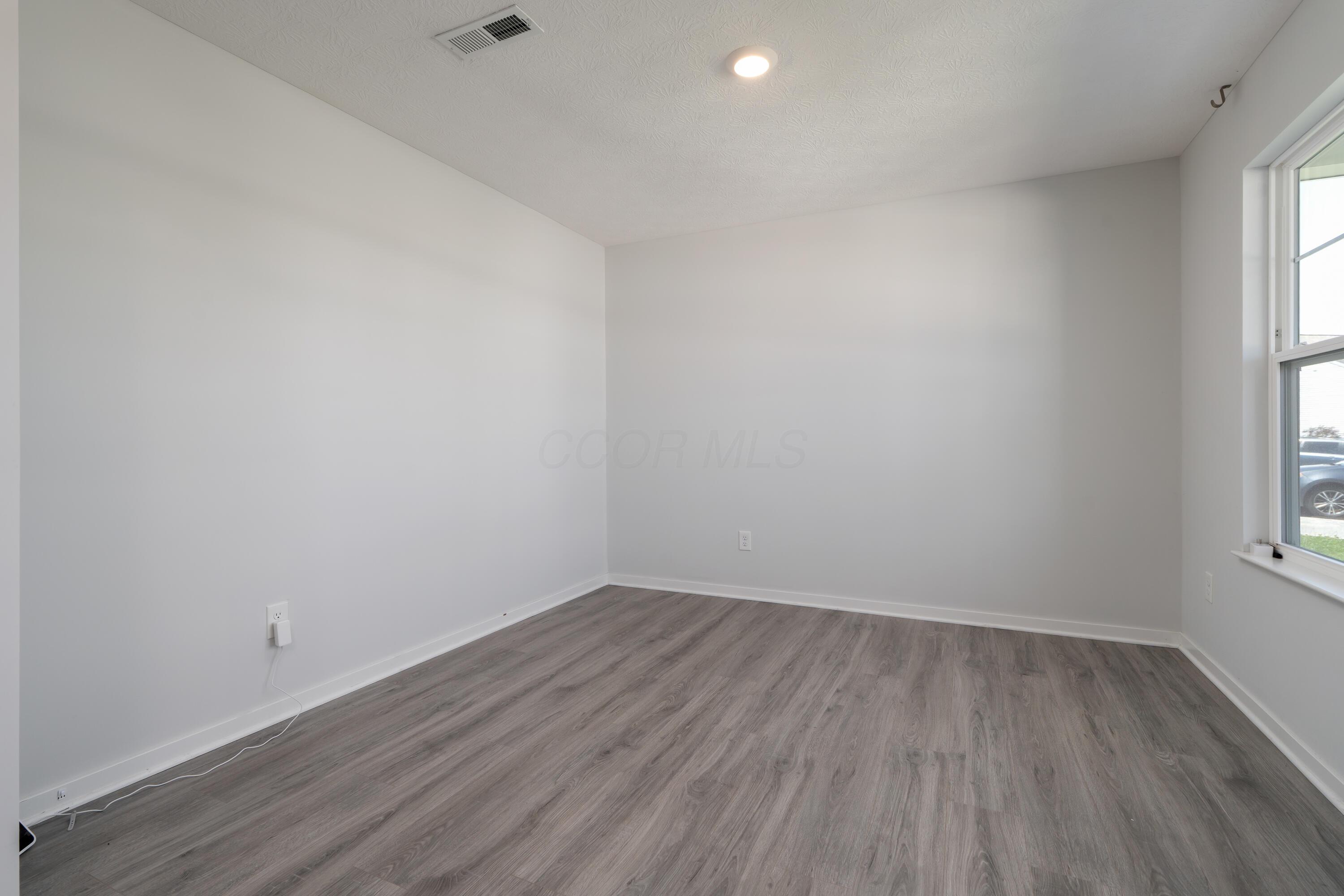403 St James Property Photo 8
