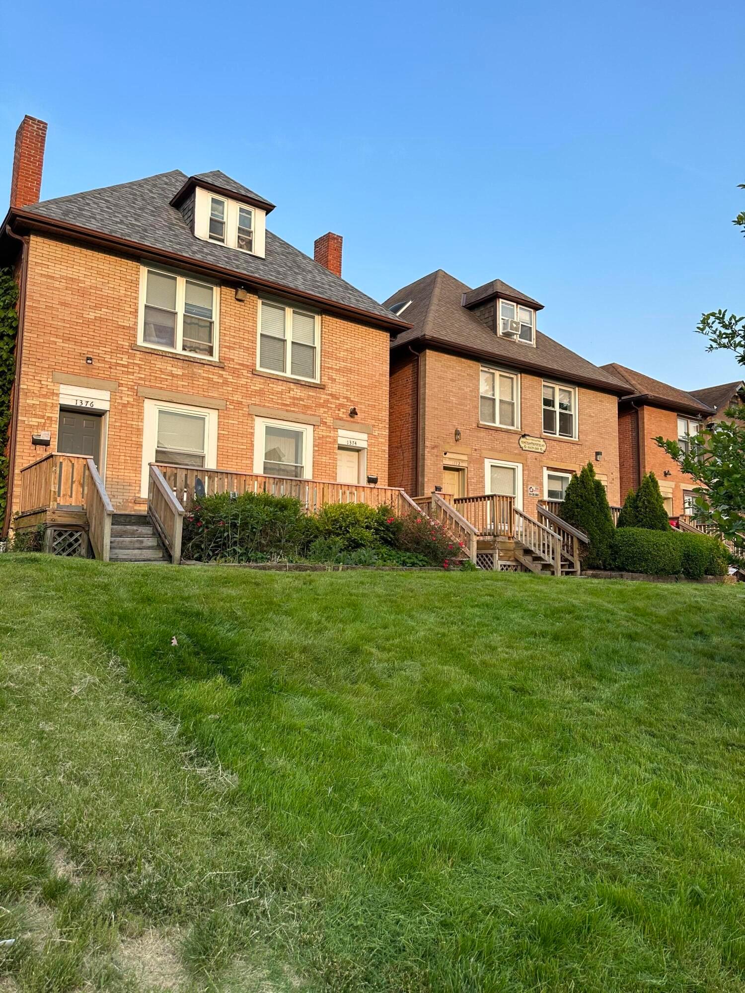 1374-1376 Indianola Avenue Property Photo 1