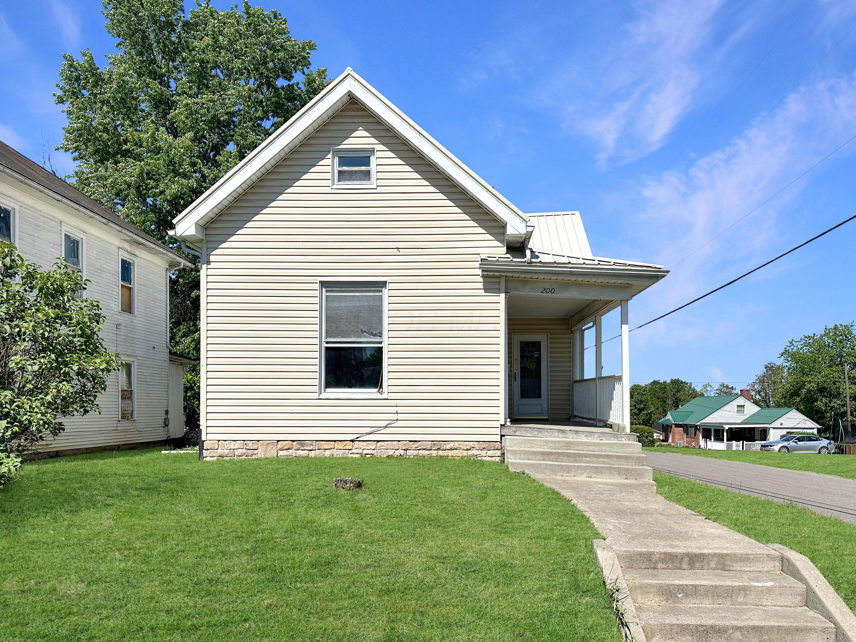 200 S Maple Heights Property Photo 1