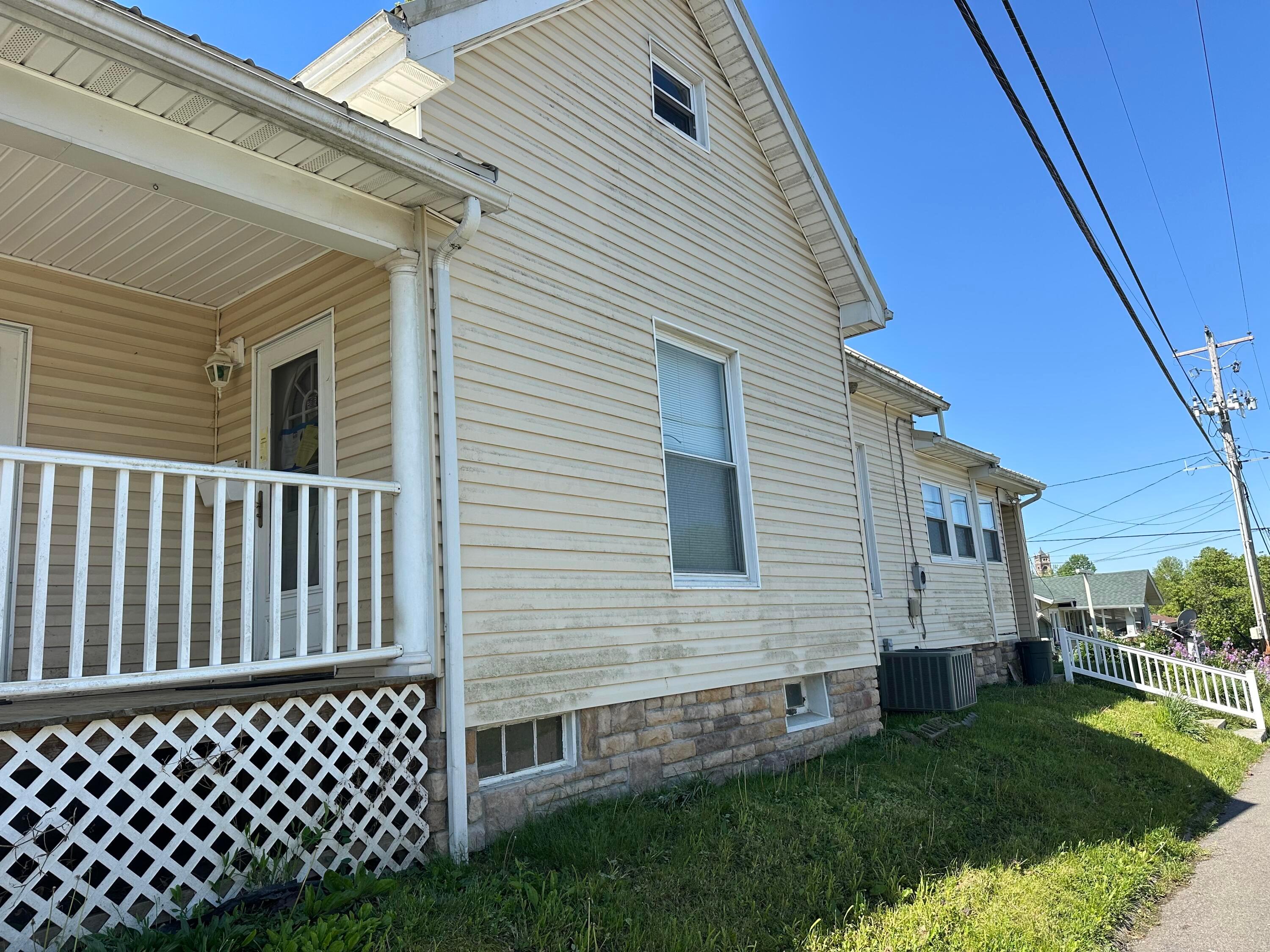200 S Maple Heights Property Photo 3