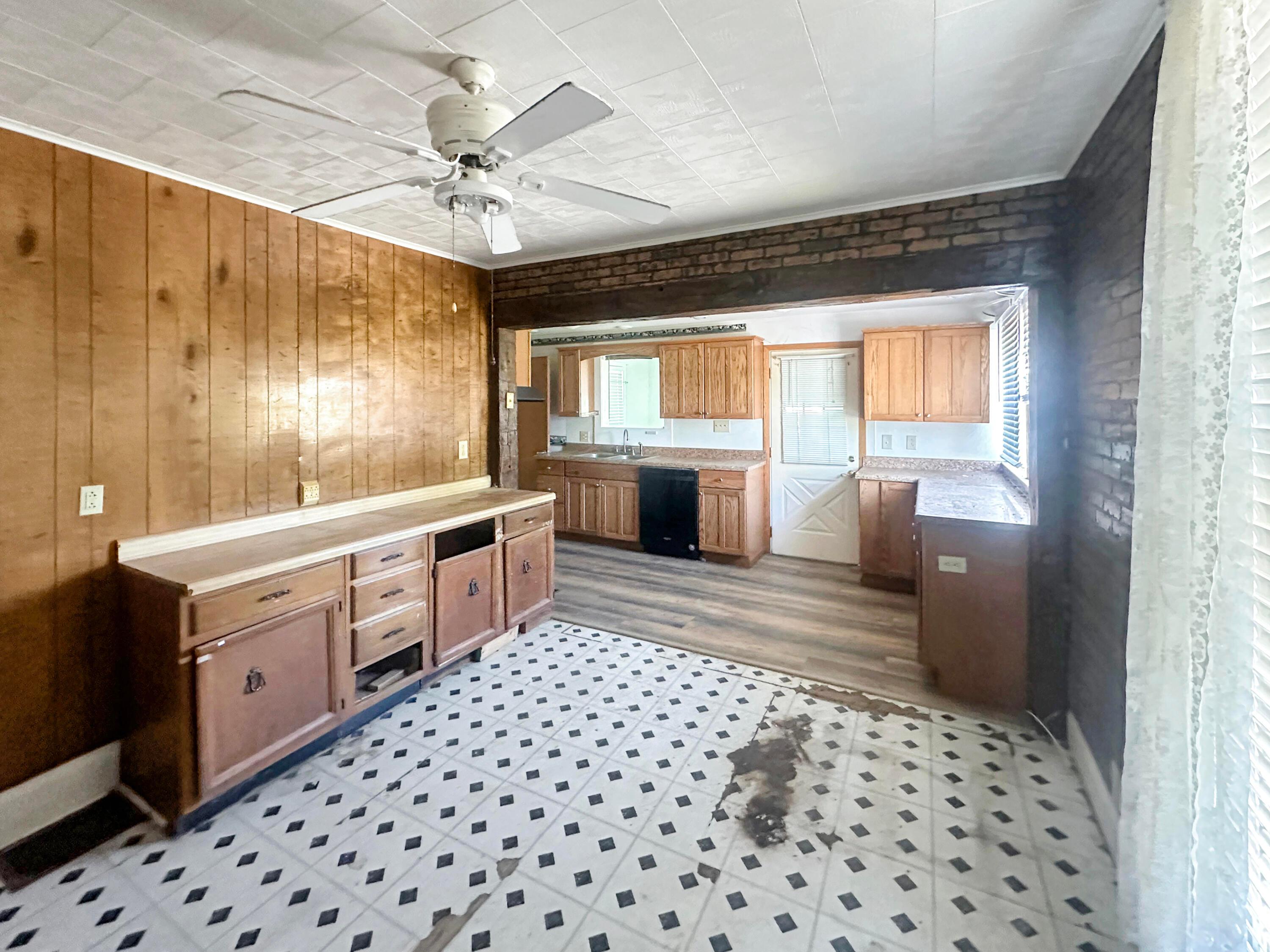 200 S Maple Heights Property Photo 7