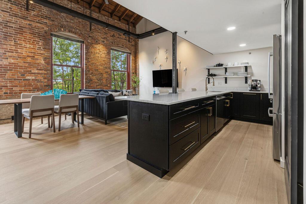 544 S Front Street, 316
