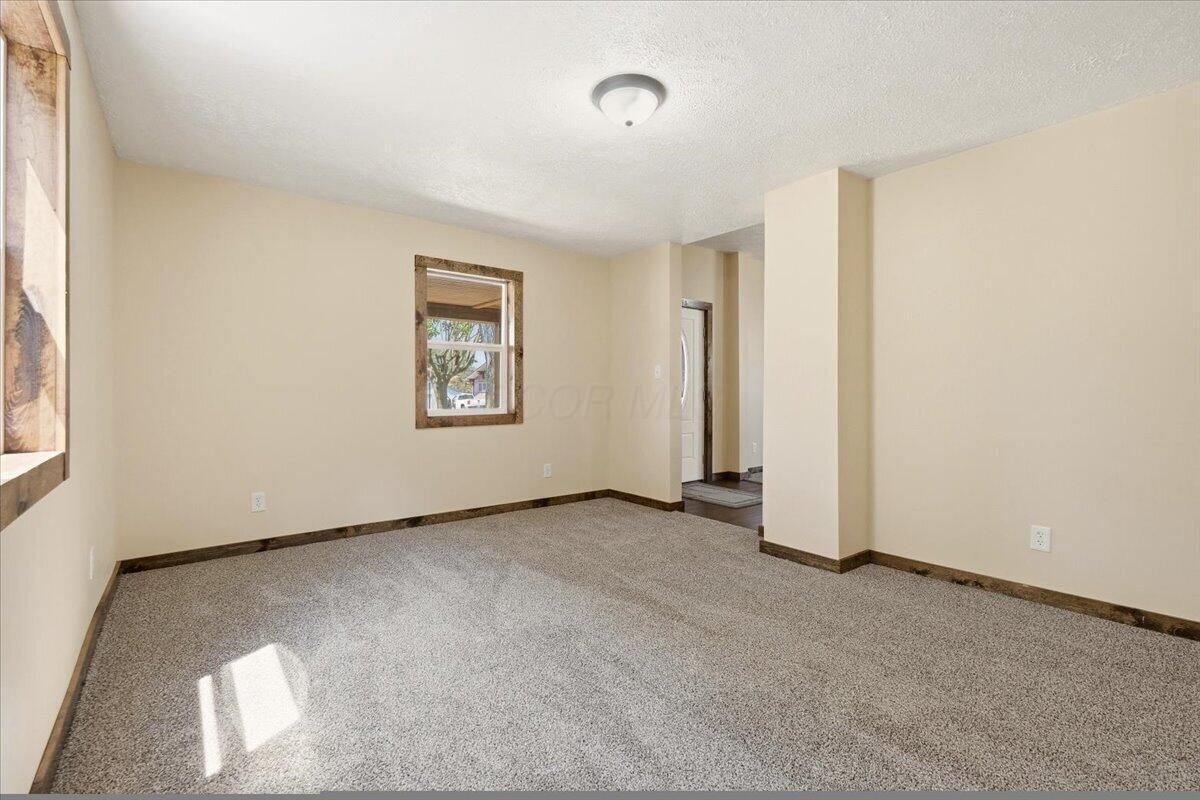 302 N Main Street Property Photo 4