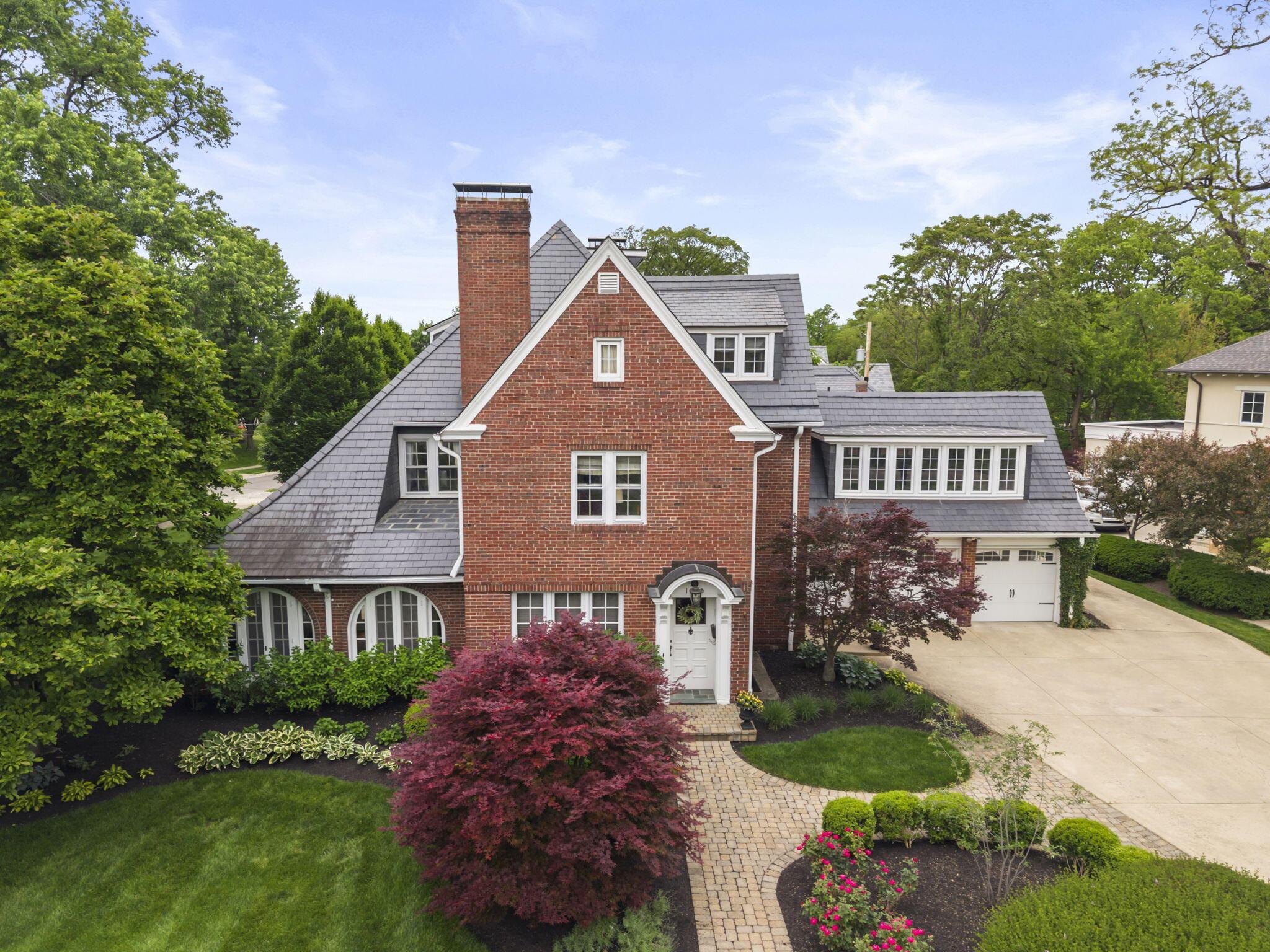 1875 Roxbury Road Property Photo 1