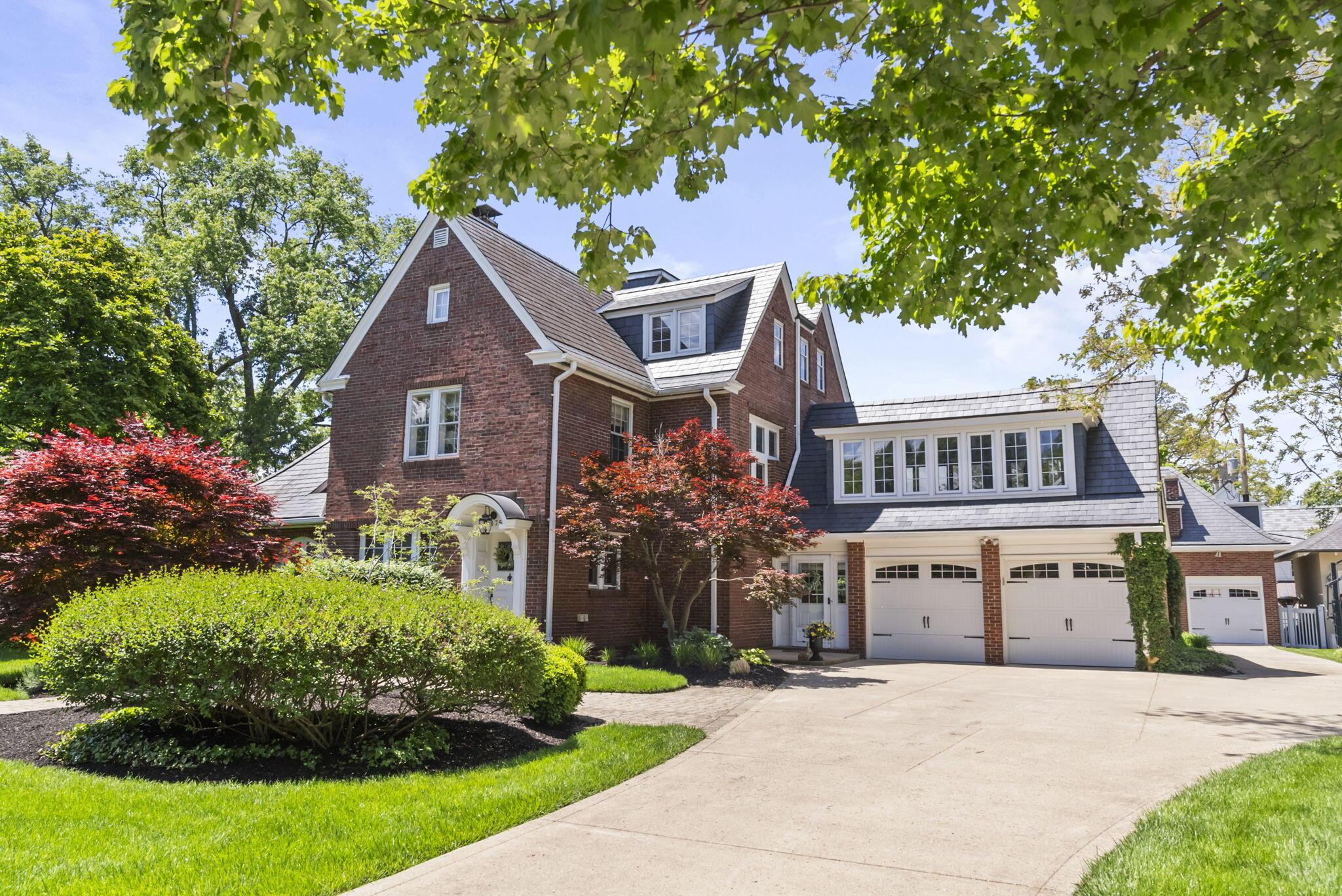 1875 Roxbury Road Property Photo 3