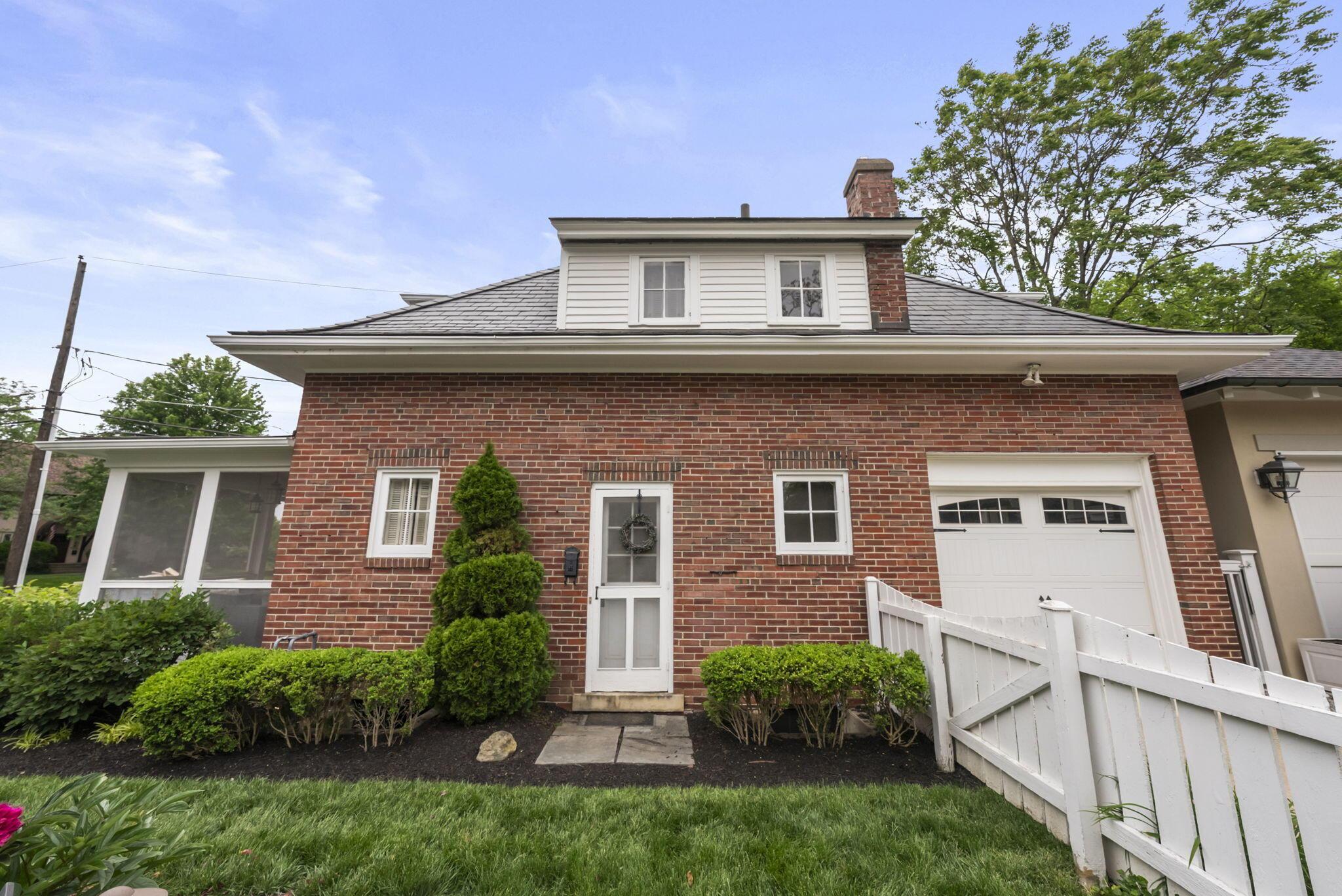 1875 Roxbury Road Property Photo 4