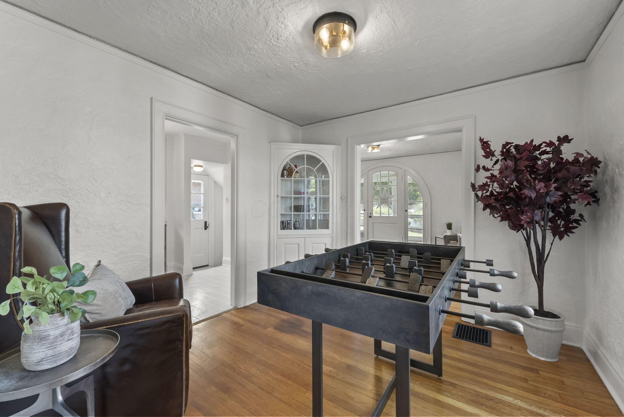 1875 Roxbury Road Property Photo 10