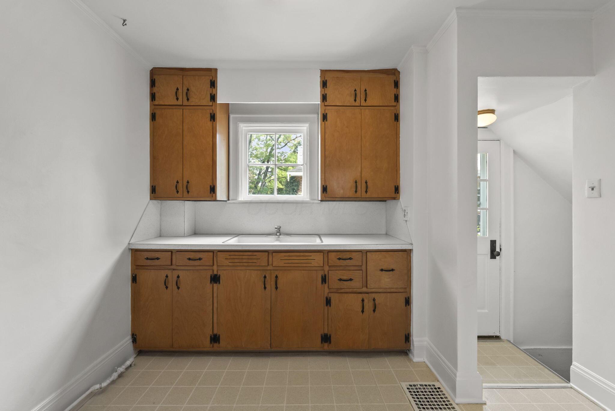 1875 Roxbury Road Property Photo 11
