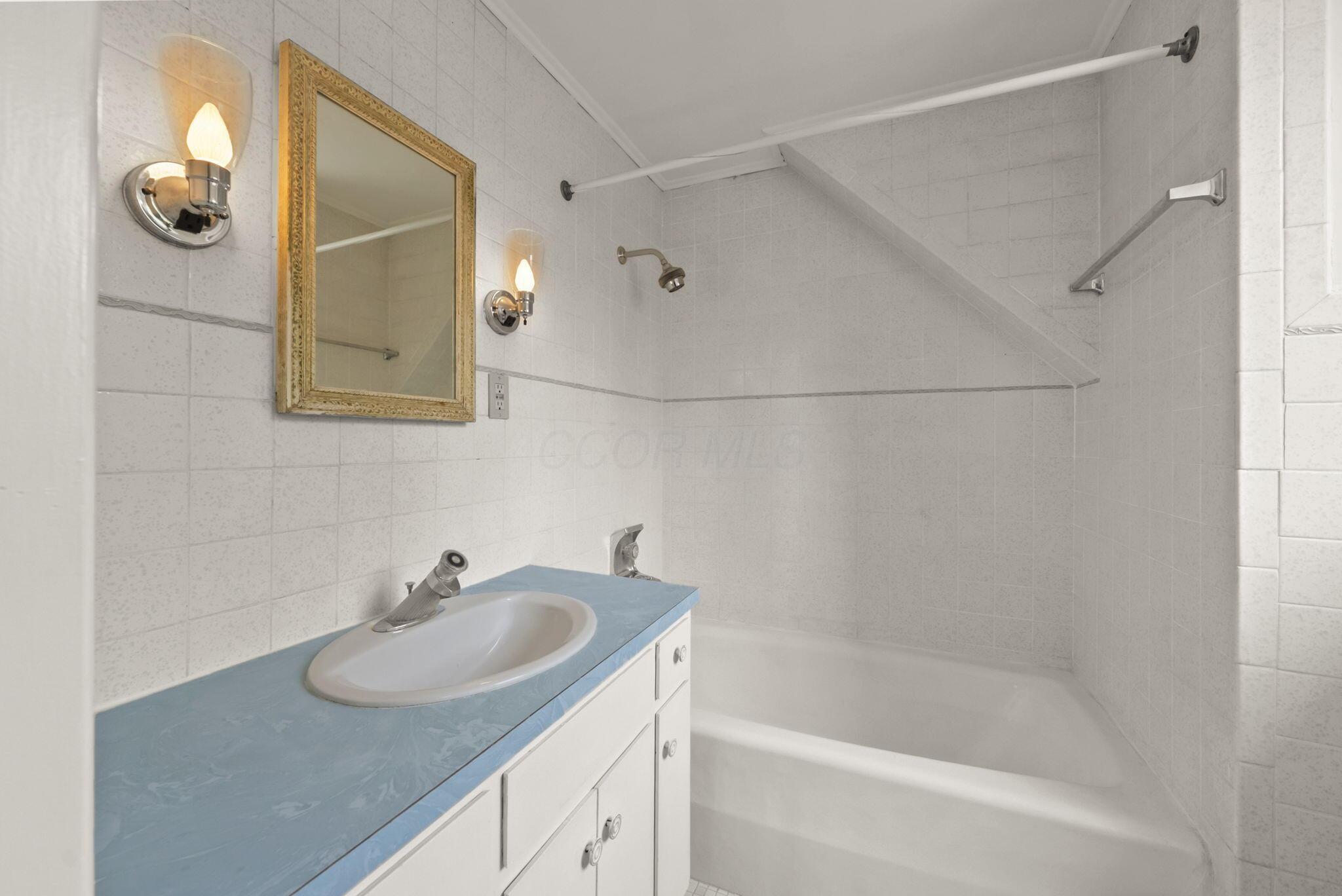 1875 Roxbury Road Property Photo 14