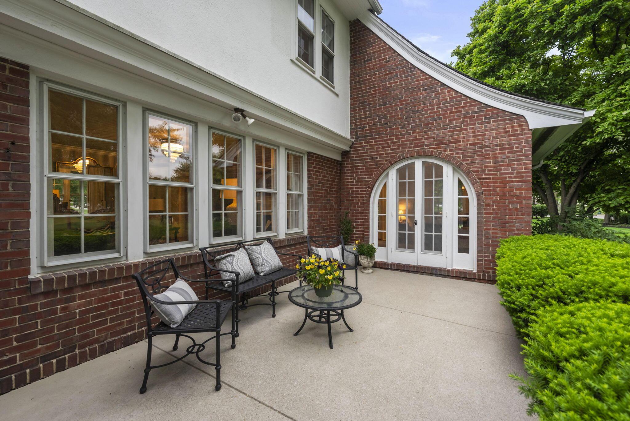 1875 Roxbury Road Property Photo 26