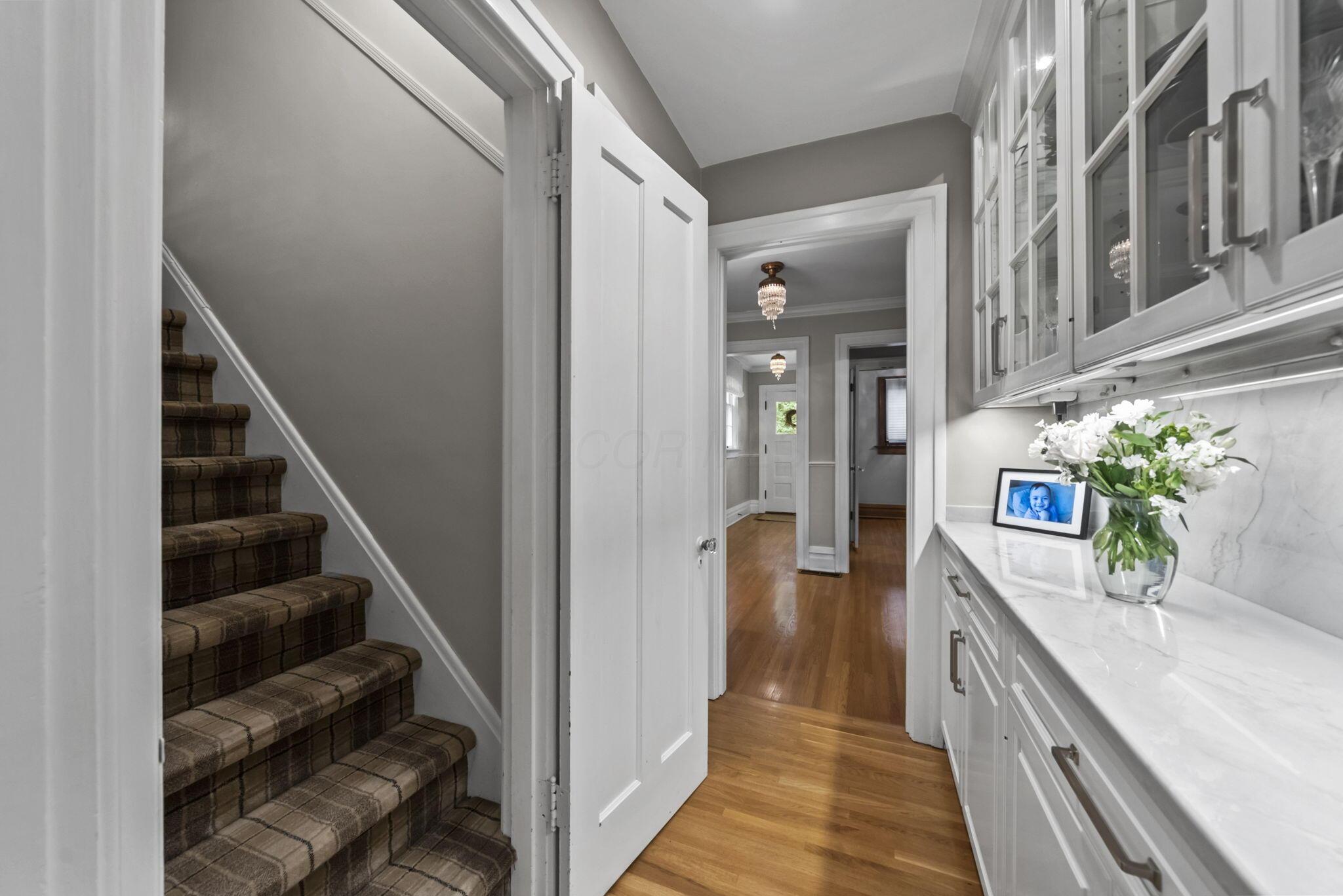 1875 Roxbury Road Property Photo 32