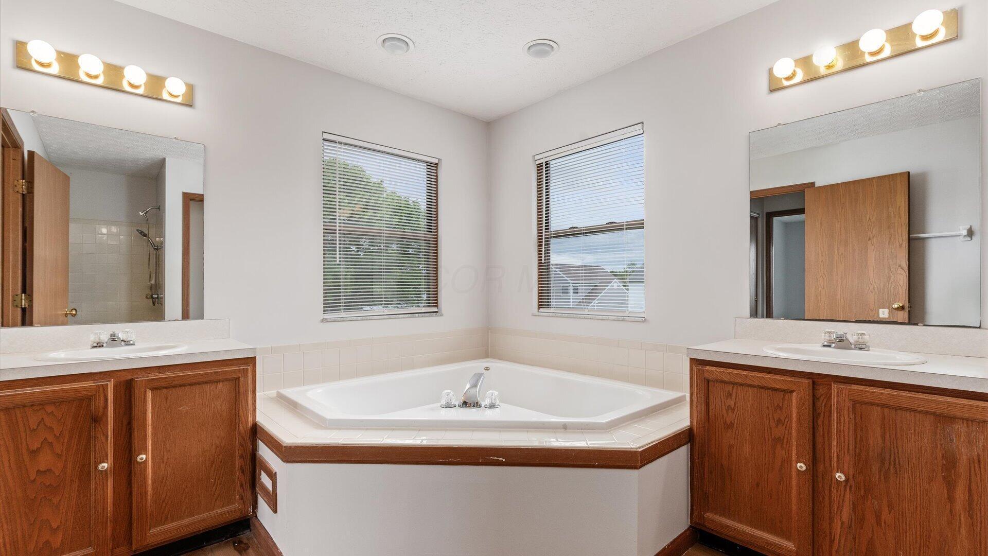 2148 Dunkeld Drive Property Photo 20