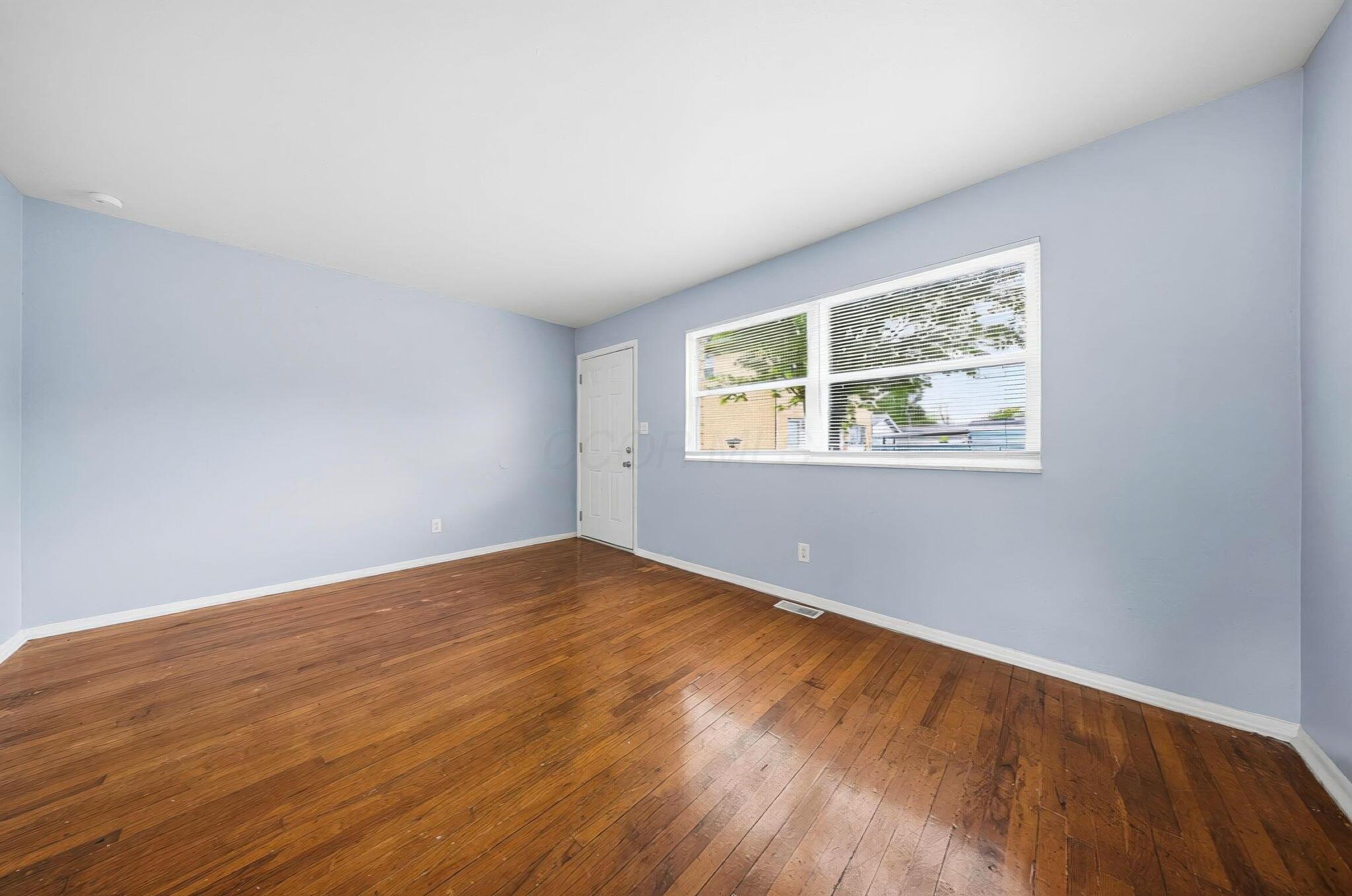 226017433 Property Photo 9