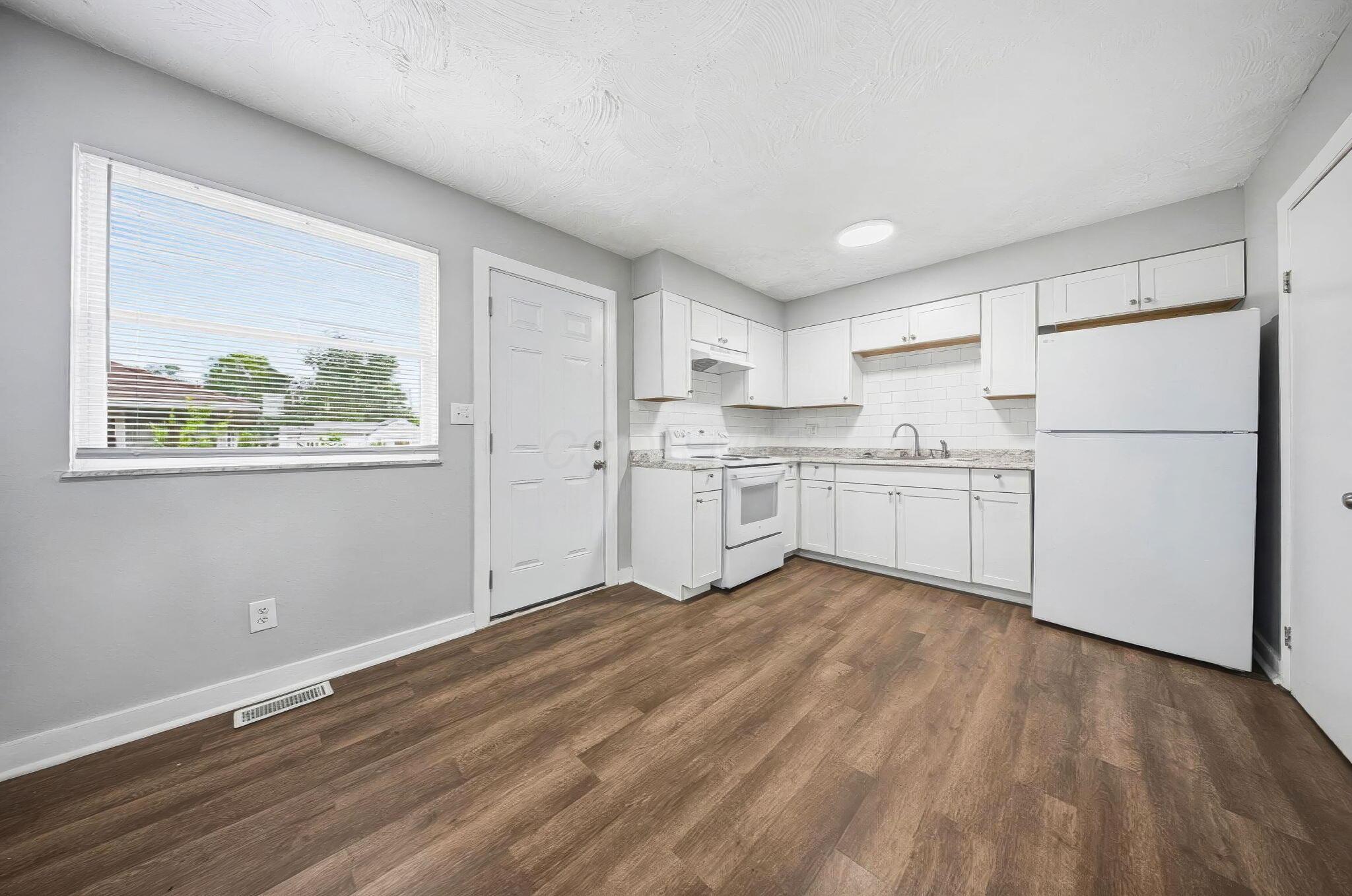 226017433 Property Photo 12