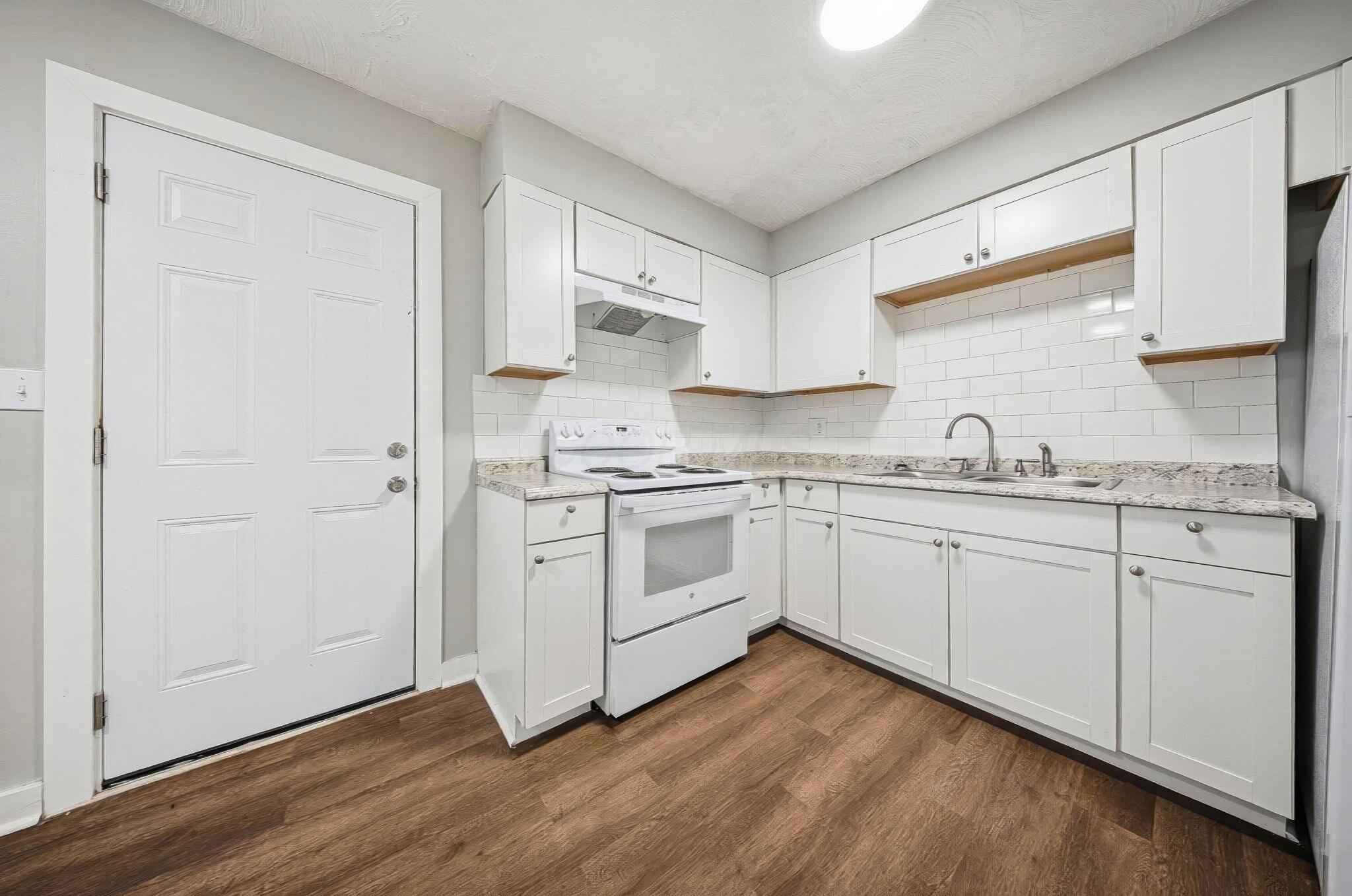 226017433 Property Photo 17