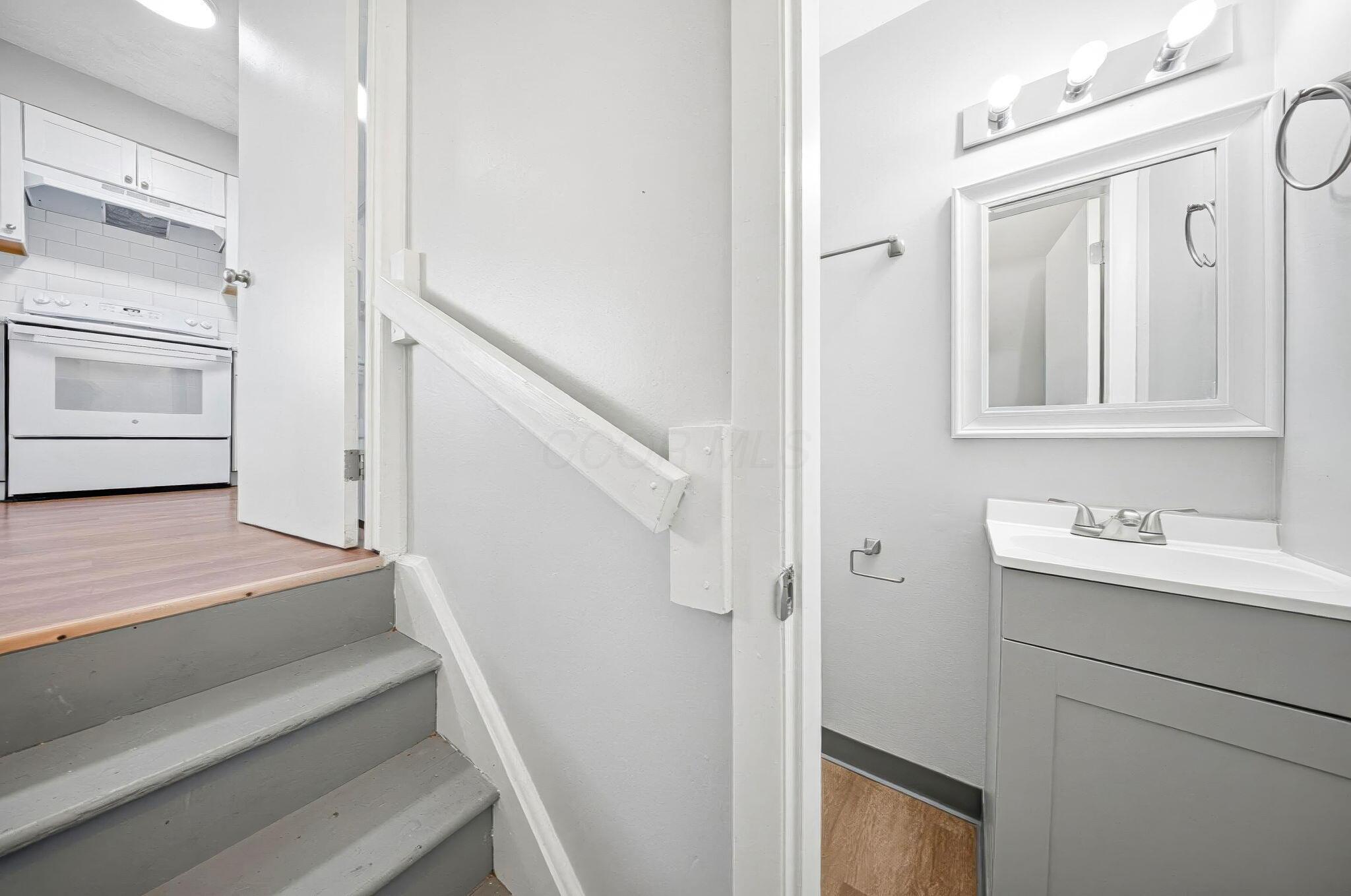 226017433 Property Photo 20