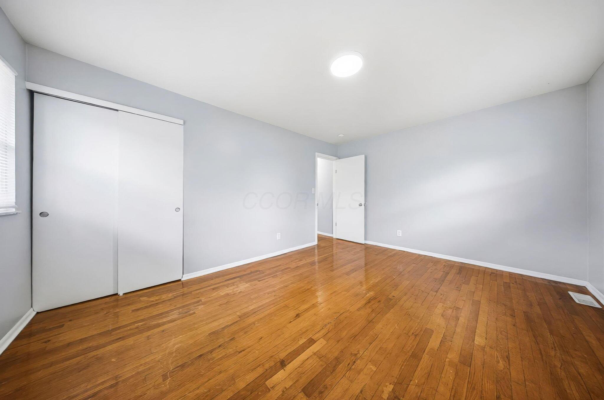 226017433 Property Photo 32