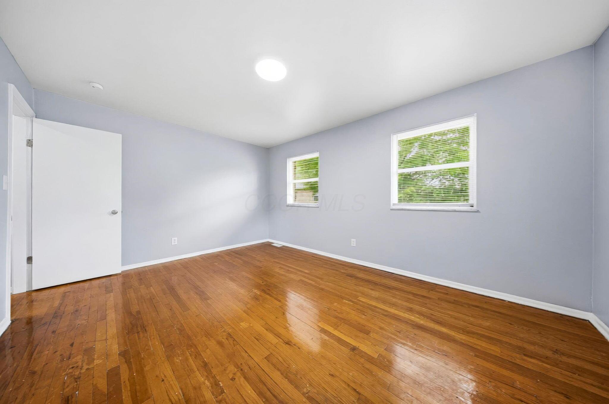 226017433 Property Photo 33