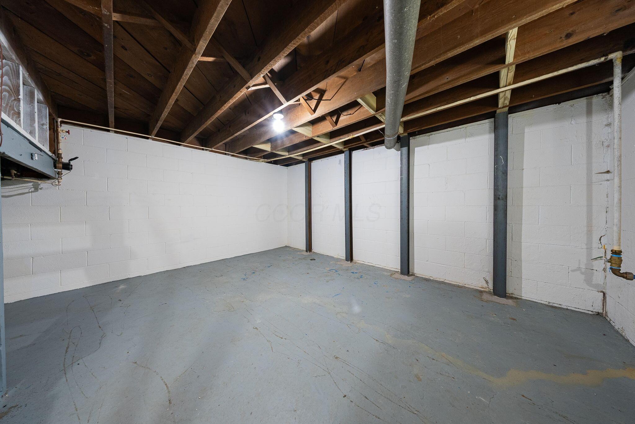 226017433 Property Photo 34