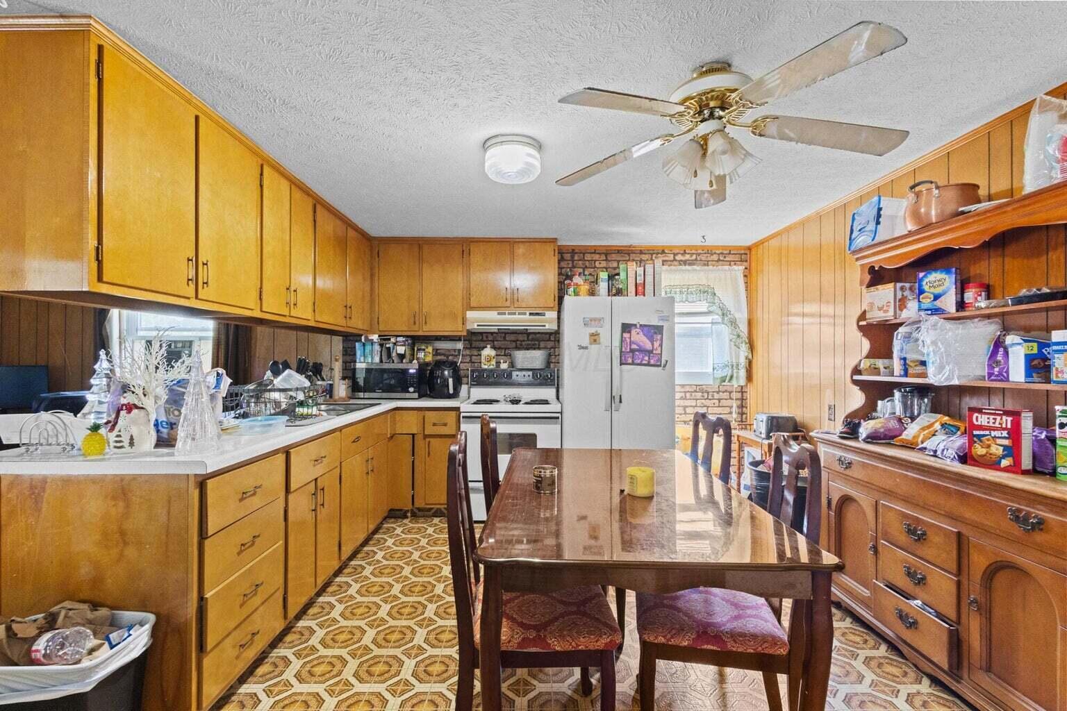834 Vancouver Drive Property Photo 4