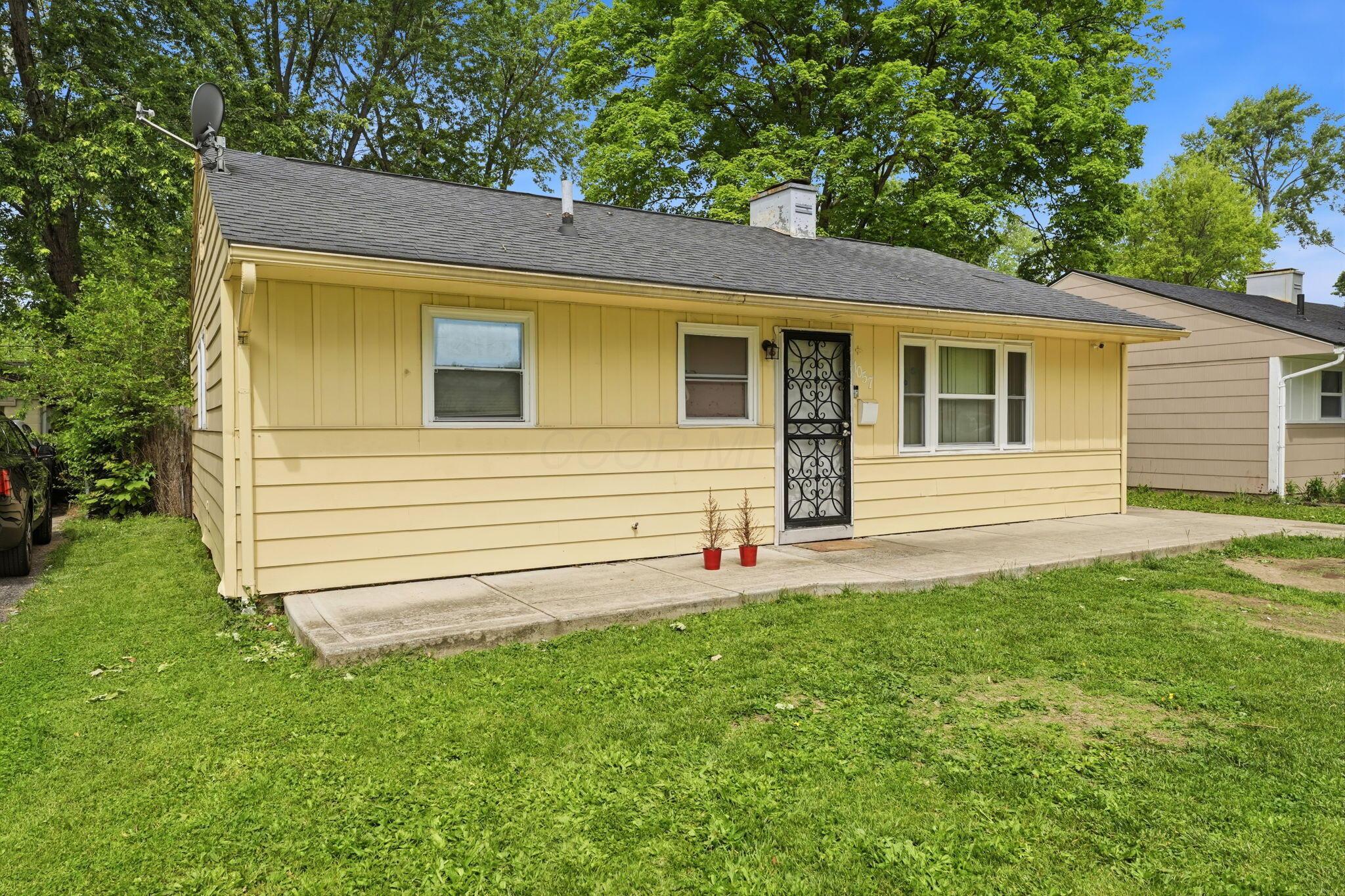1057 S Hampton Road Property Photo 2