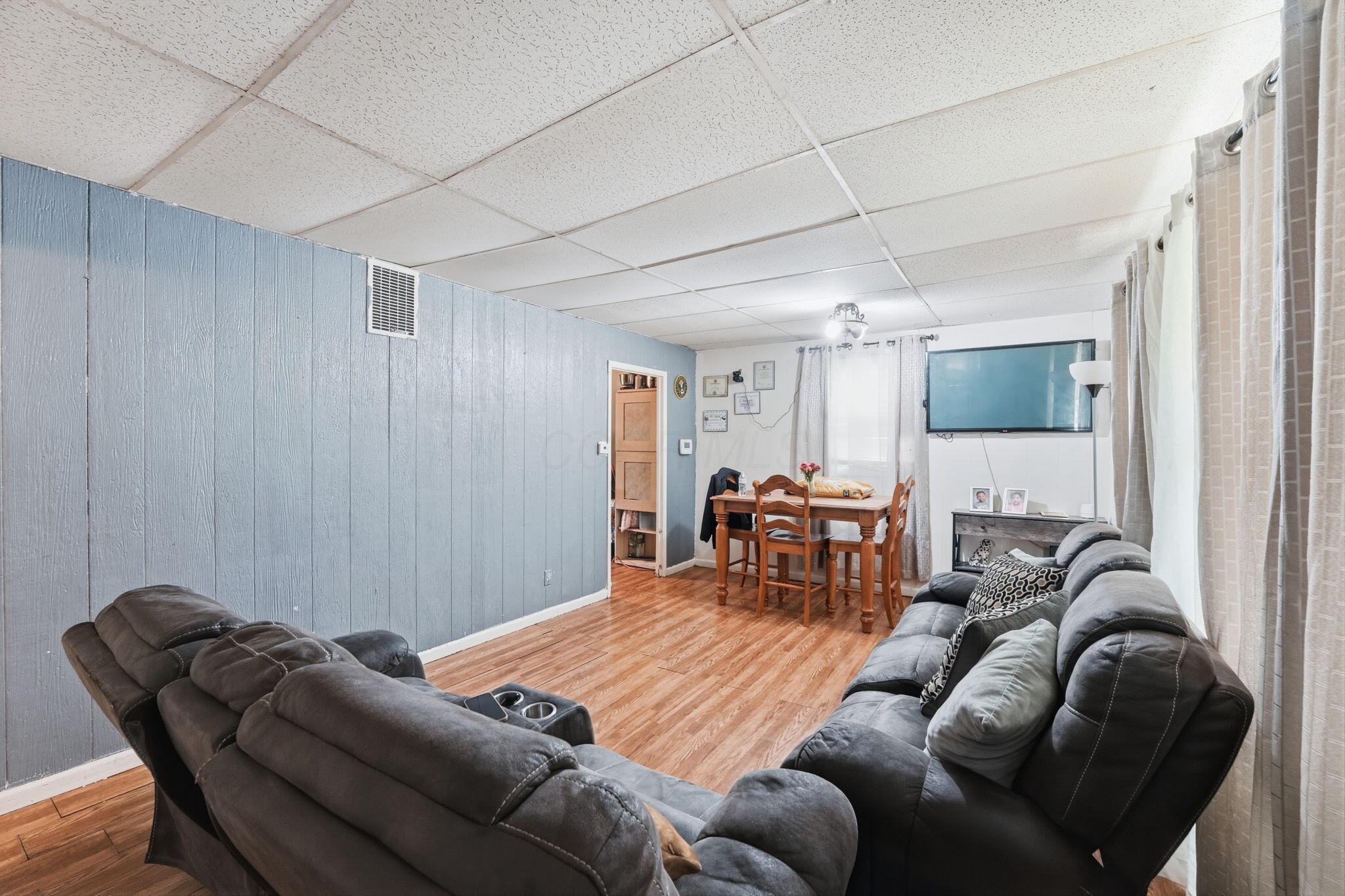 1057 S Hampton Road Property Photo 3