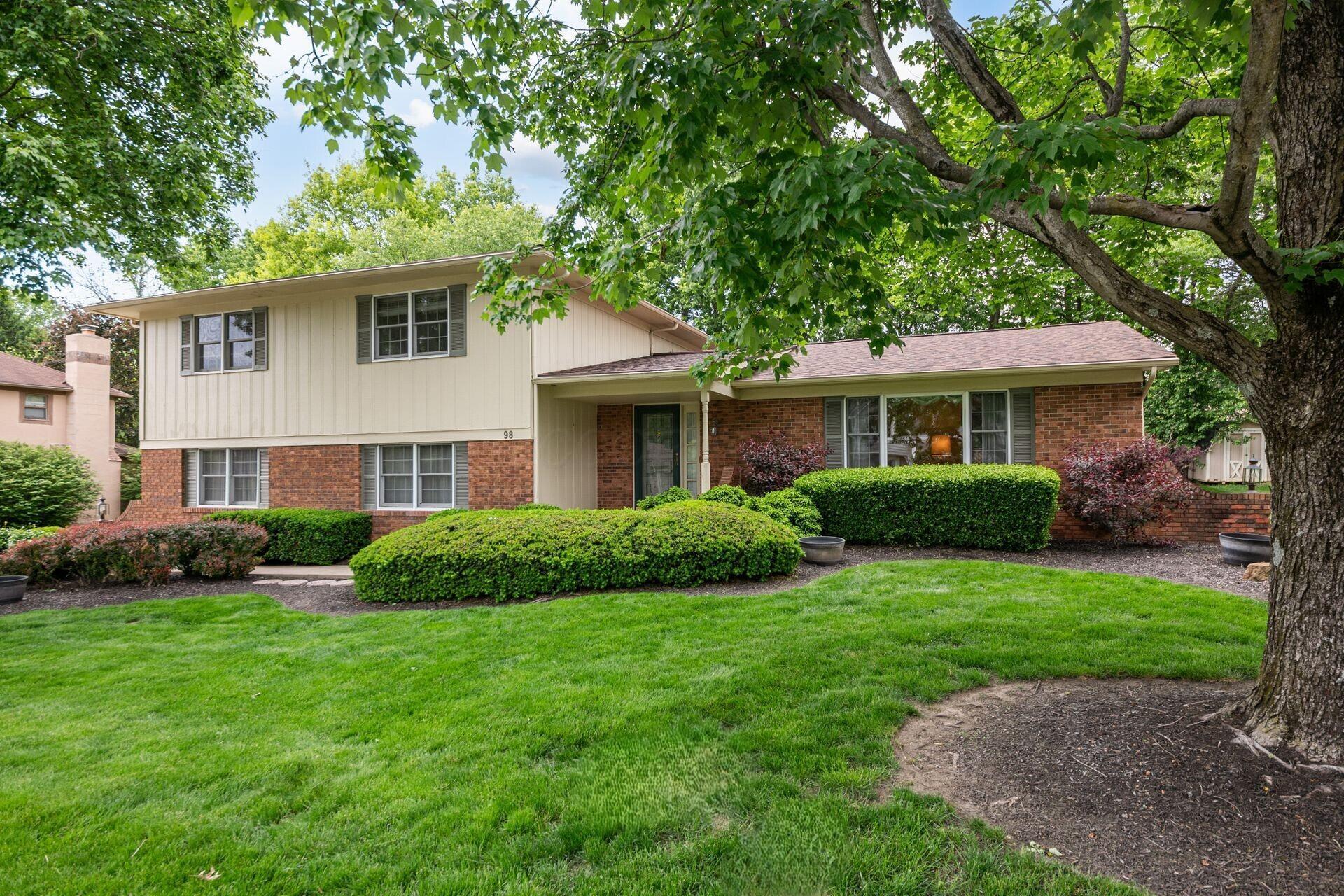 98 Walcreek Drive W Property Photo 1