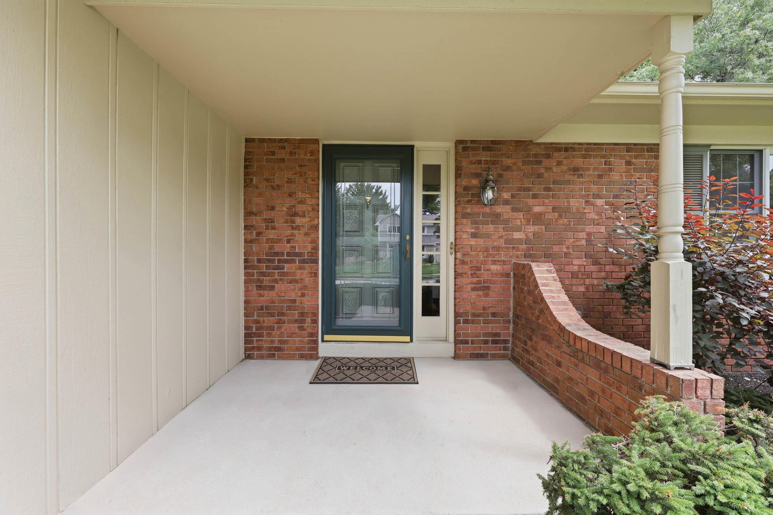98 Walcreek Drive W Property Photo 5