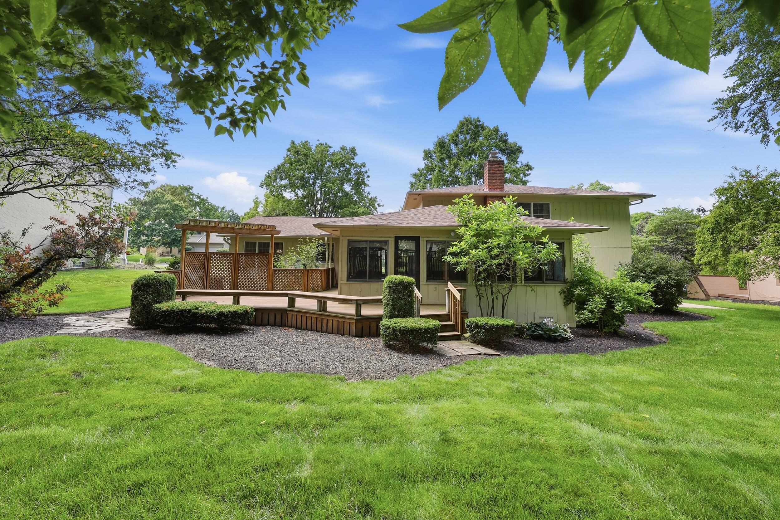 98 Walcreek Drive W Property Photo 6