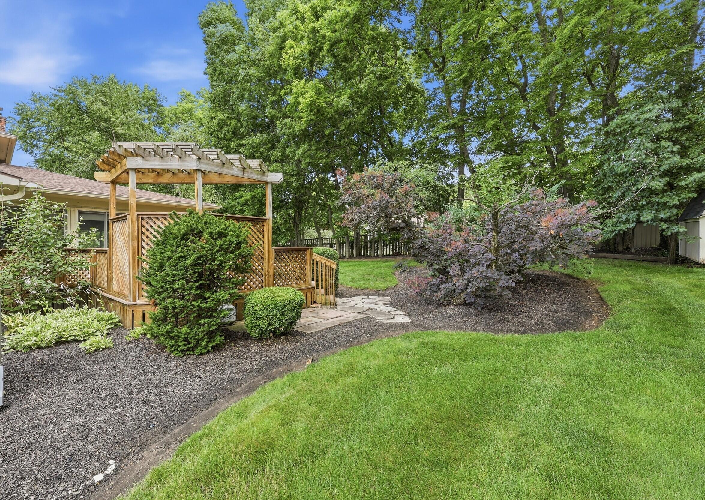 98 Walcreek Drive W Property Photo 18