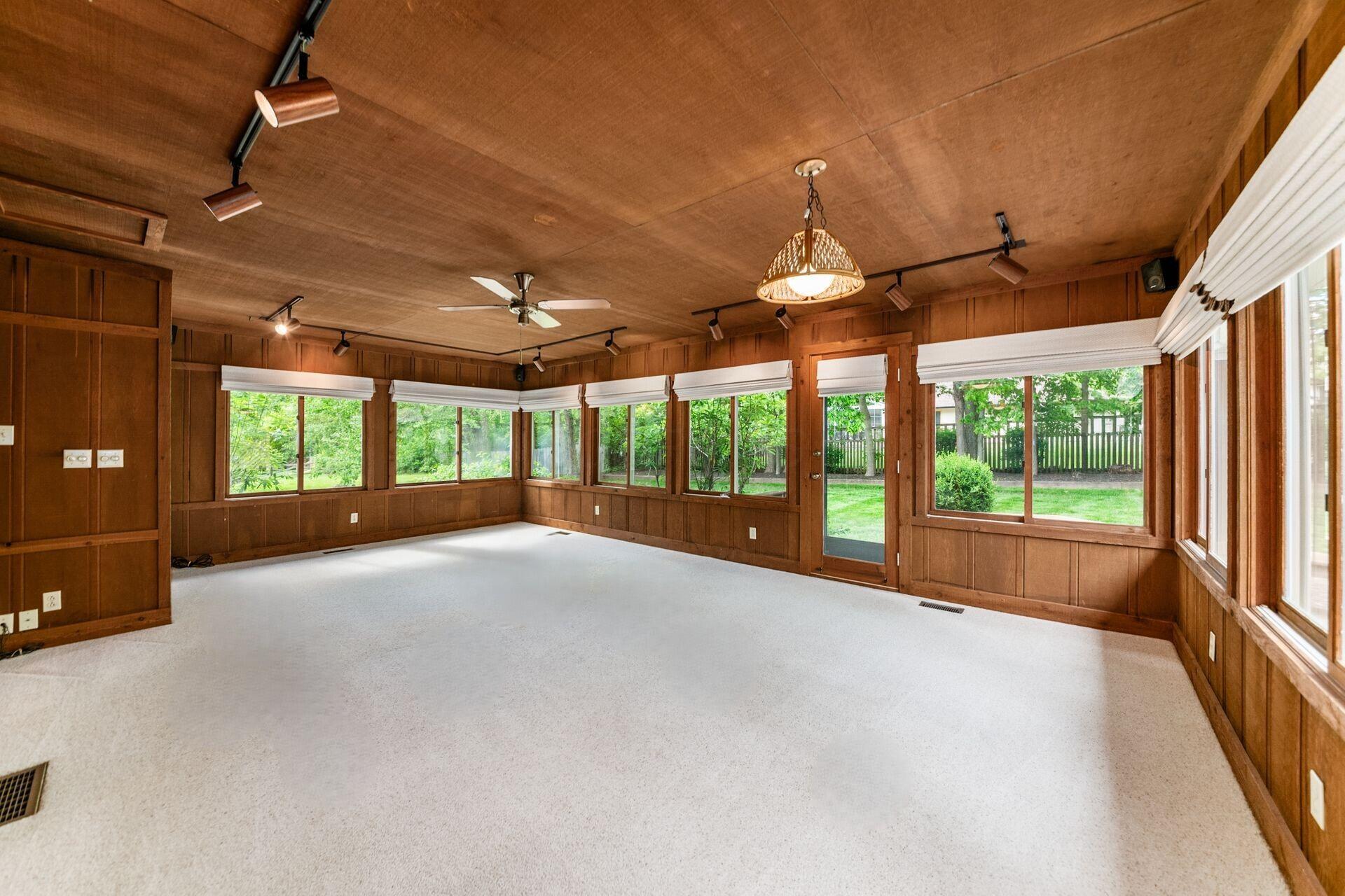 98 Walcreek Drive W Property Photo 20