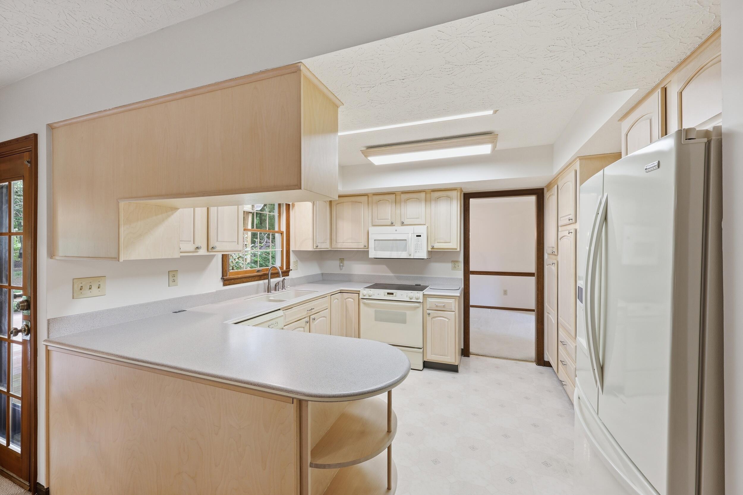 98 Walcreek Drive W Property Photo 23