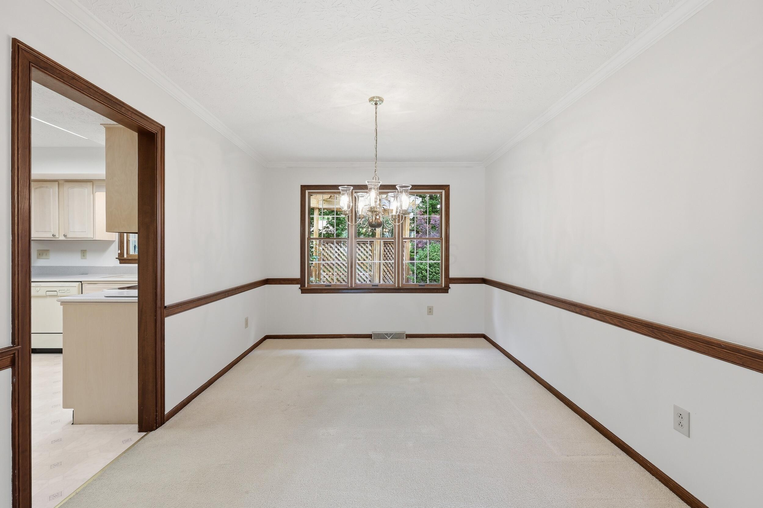 98 Walcreek Drive W Property Photo 26