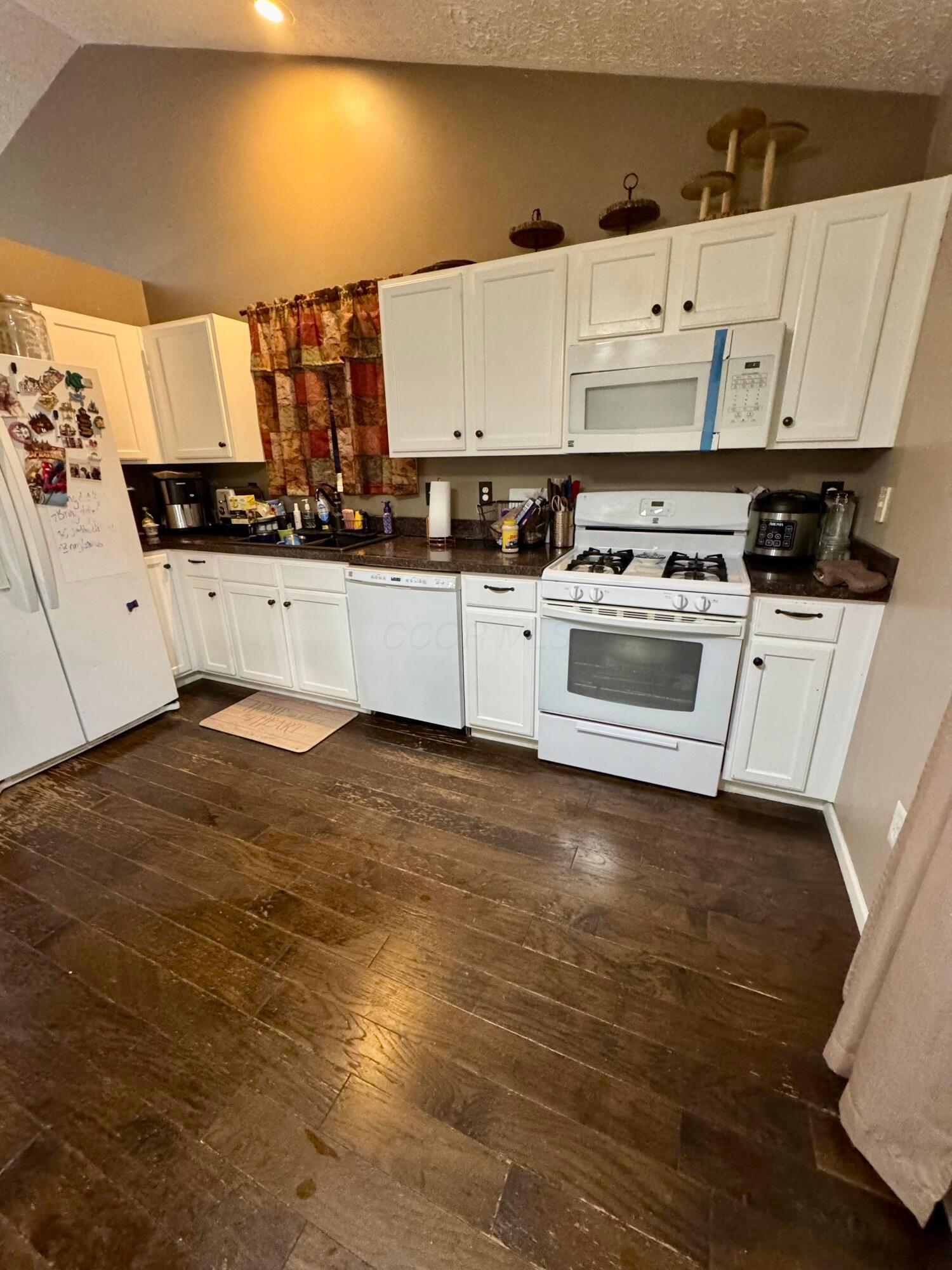 4041 Garrard Drive Property Photo 3