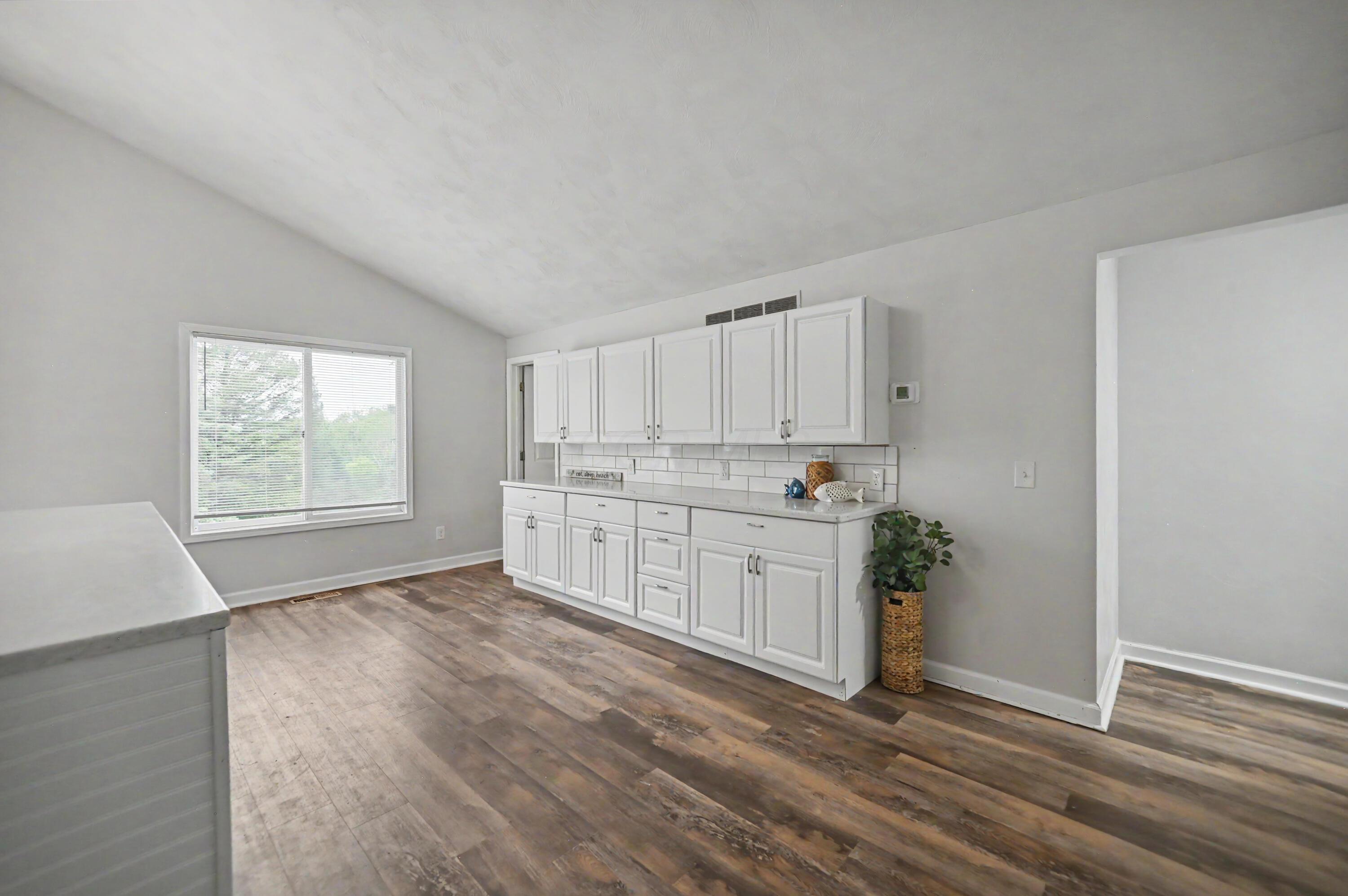 1921 W Cook Road Property Photo 6