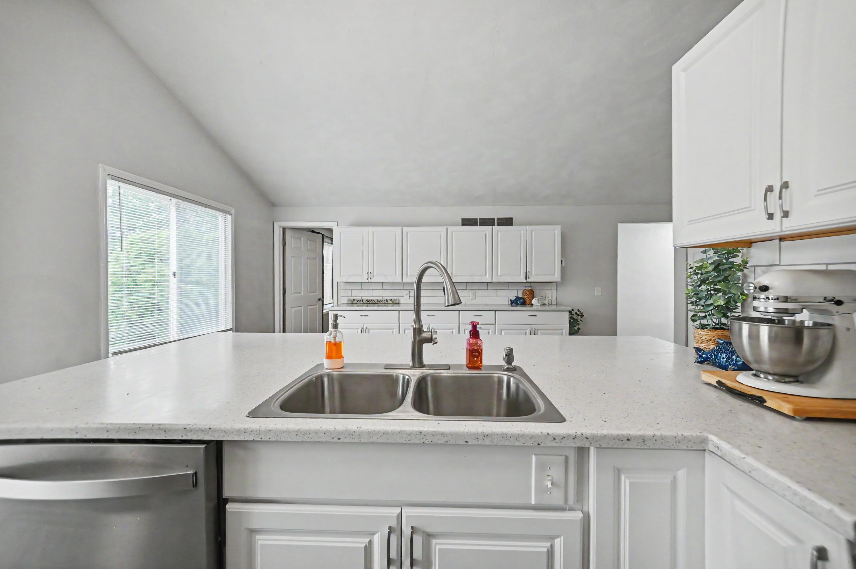 1921 W Cook Road Property Photo 10