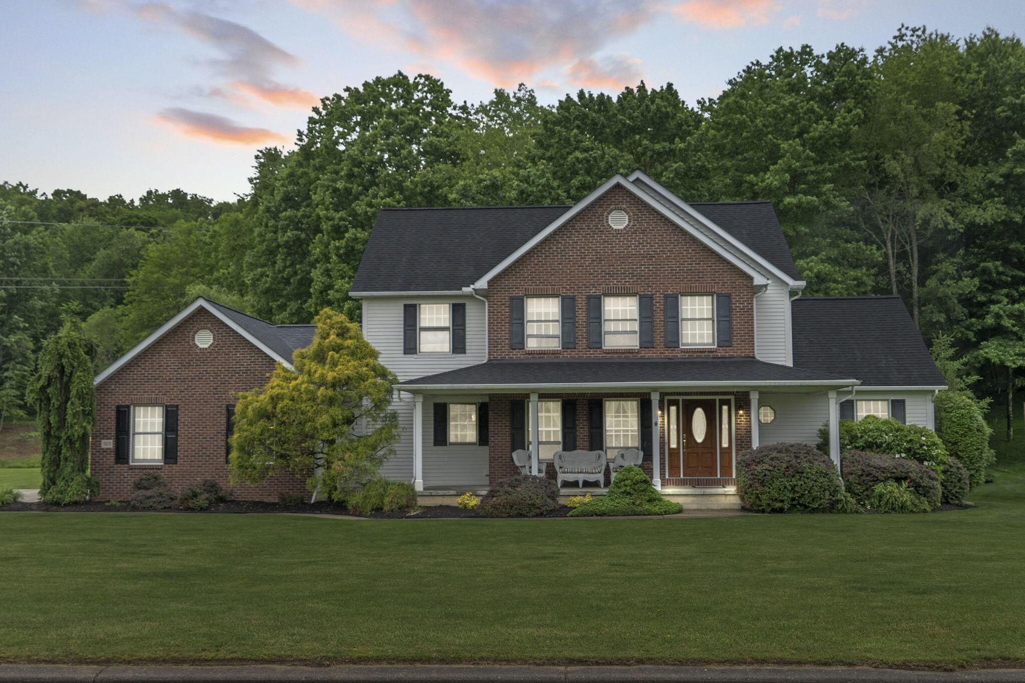 525 Gleneagles Drive Property Photo 1